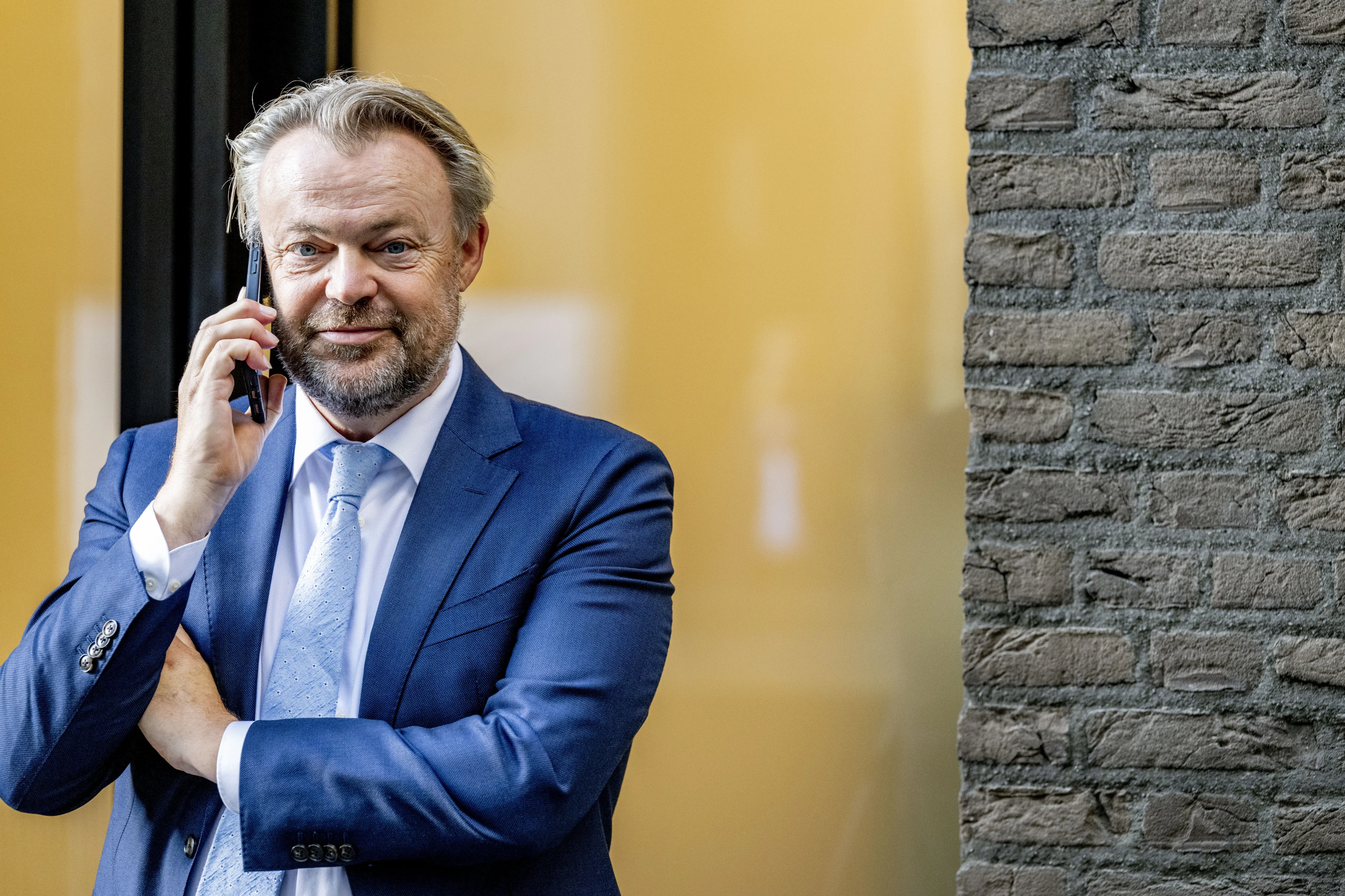 Publieke omroep betaalde WNL-baas ruim 1,5 ton om vertrek