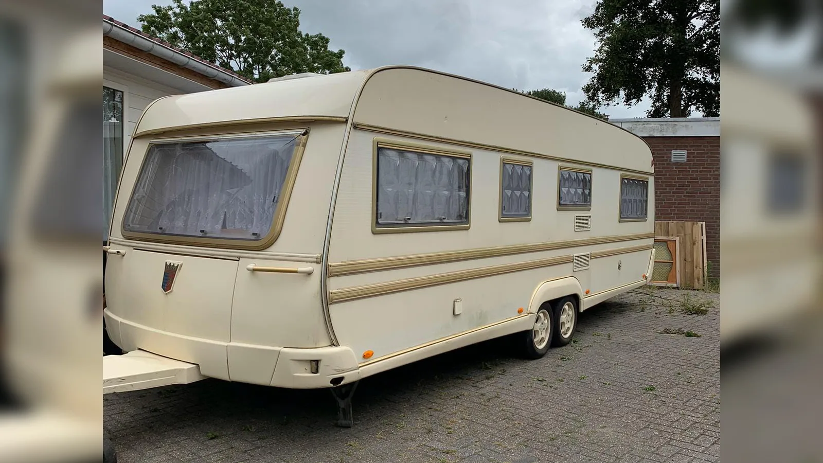 Romana is dakloos na gestolen caravan: 'De urn van mijn oma is nu ook weg'