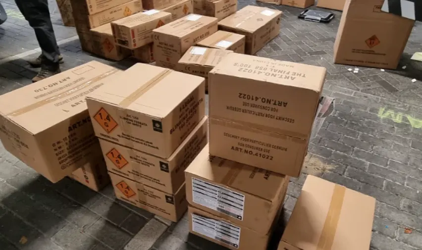 Gevaarlijke vuurwerkopslag in garagebox Leeuwarden: politie neemt 500 kilo in beslag