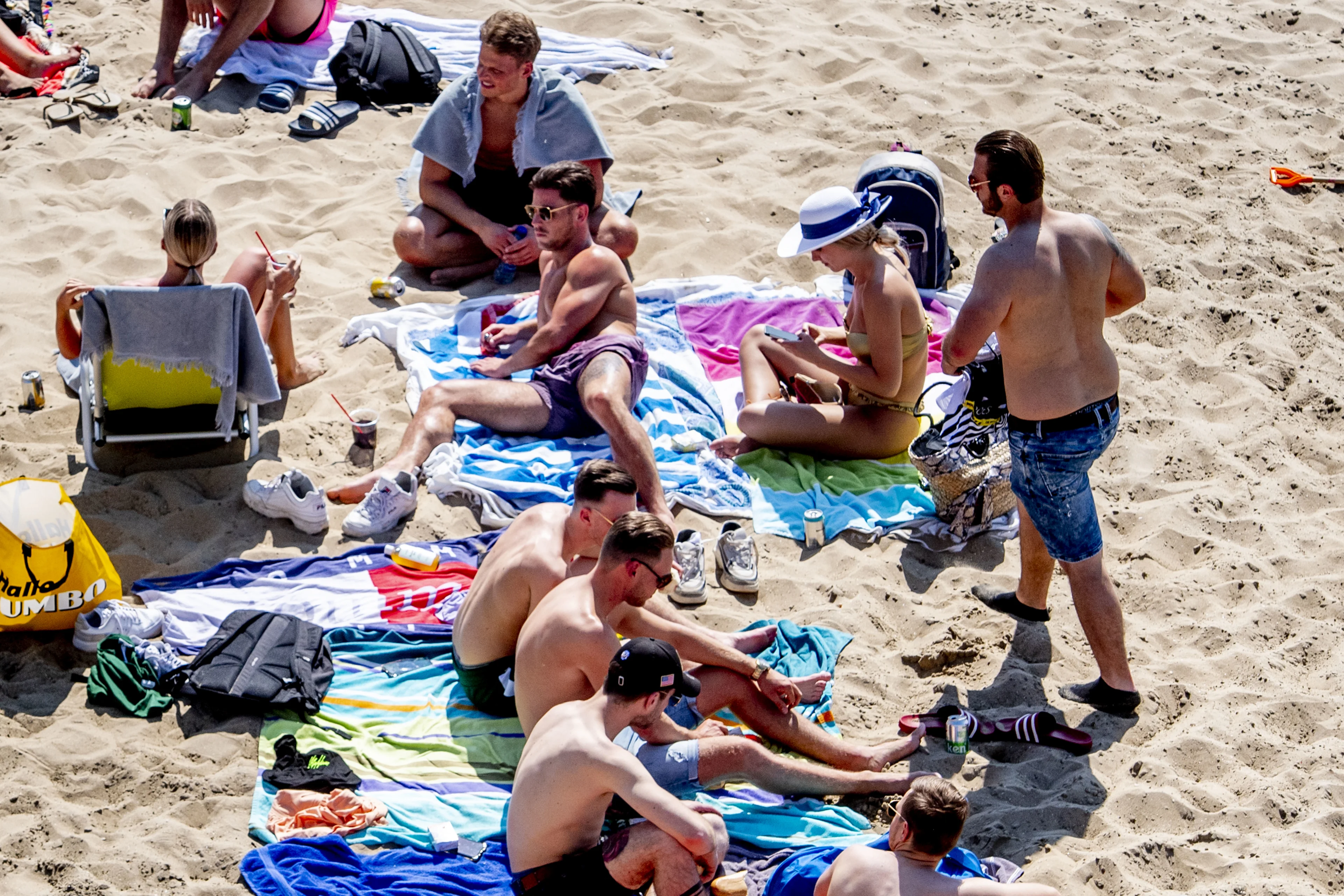 Wederom grote drukte op Scheveningse strand, verzoek om weg te blijven