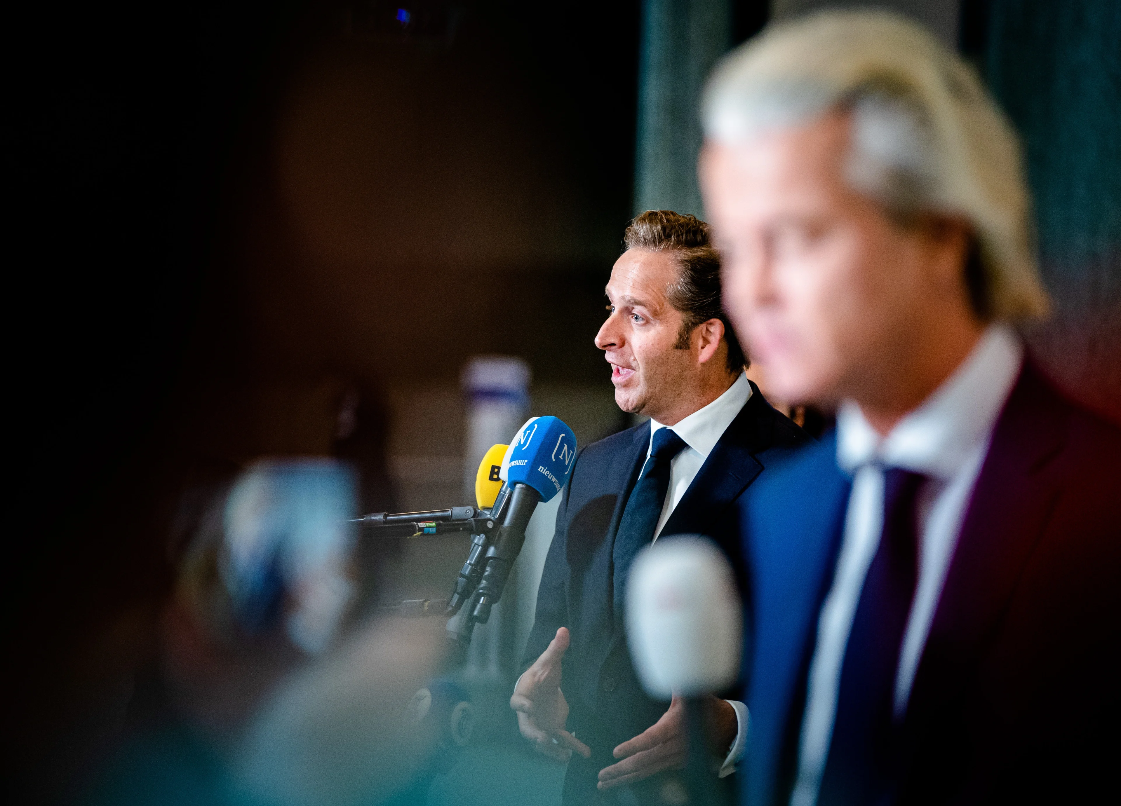 Geert Wilders en Hugo de Jonge krijgen het online met elkaar aan de stok: 'Gestoorde gek'