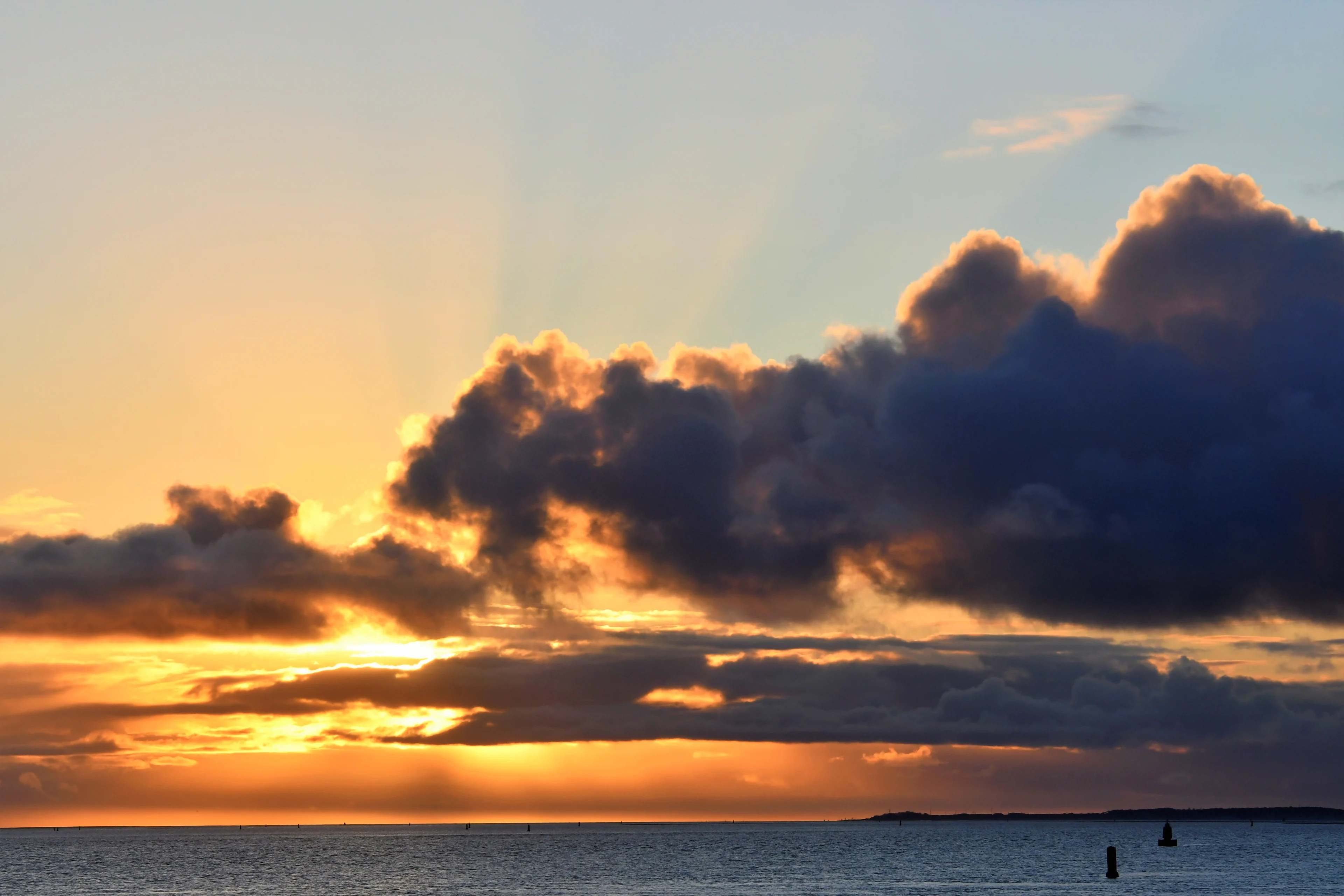 Kalm en koud weer, kans op af en toe een bui