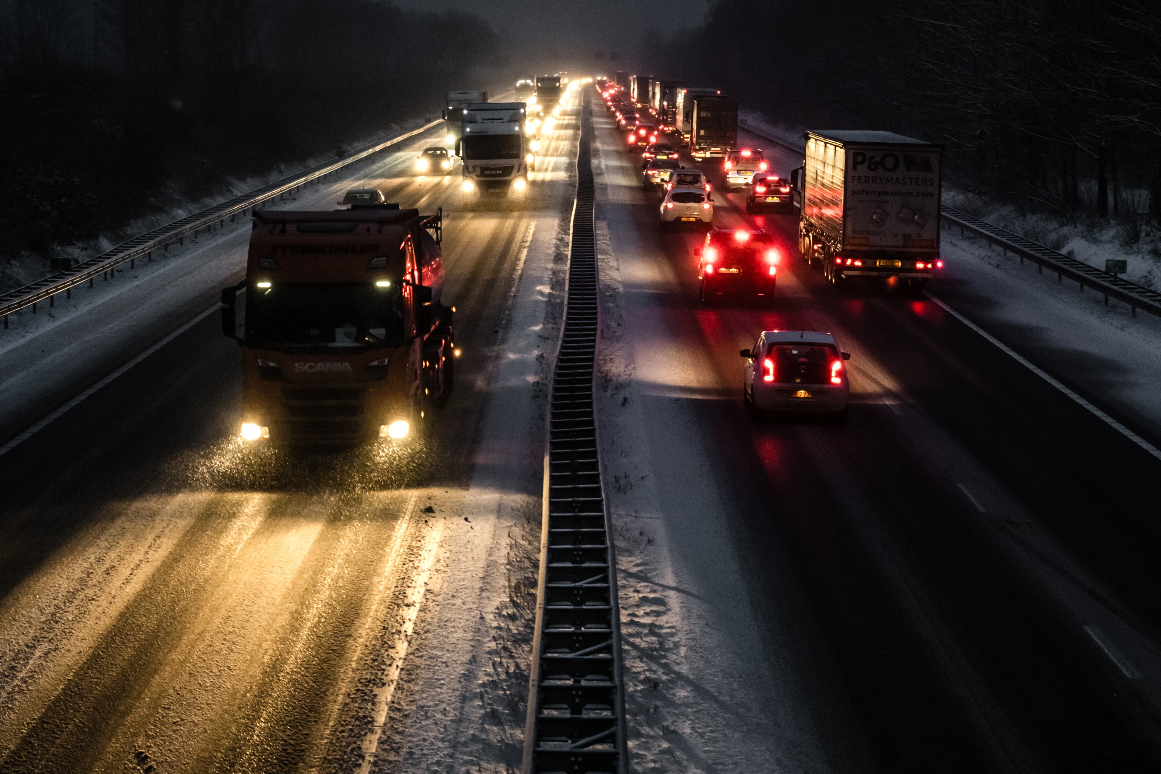 Gladheid en sneeuw zorgen voor vertraging in het noorden van het land