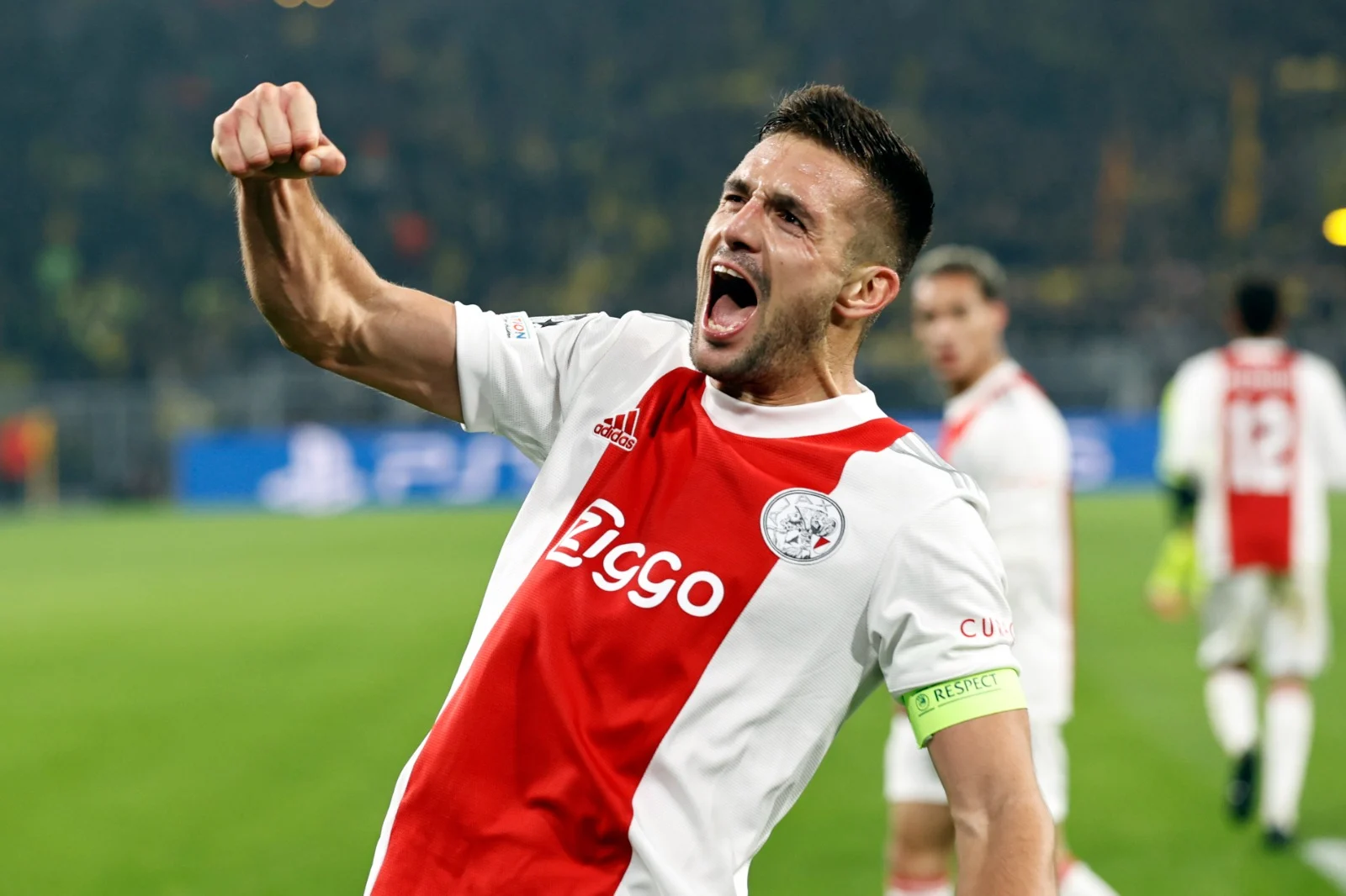 Ajax plaatst zich met zege op Dortmund voor achtste finale CL