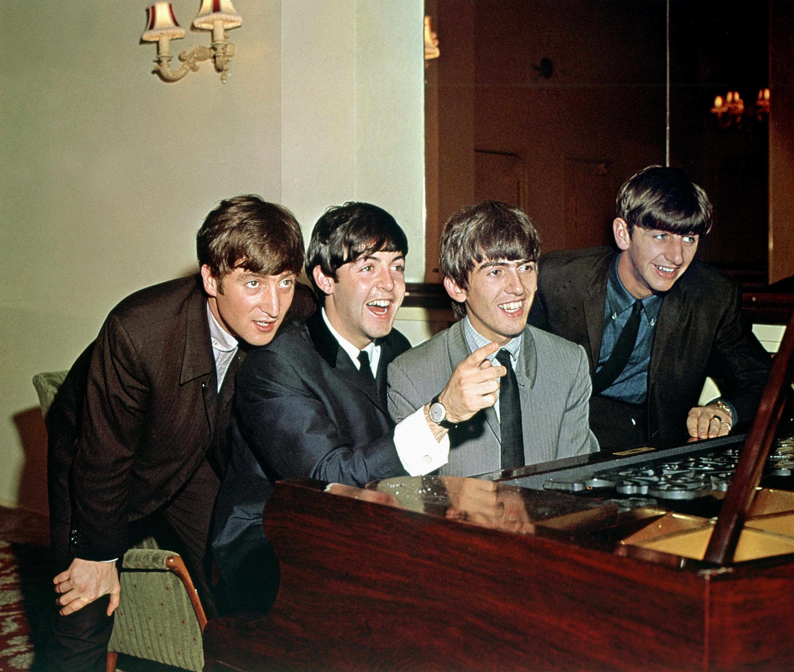 Beatles releasen 'laatste nummer ooit', fans door het dolle heen