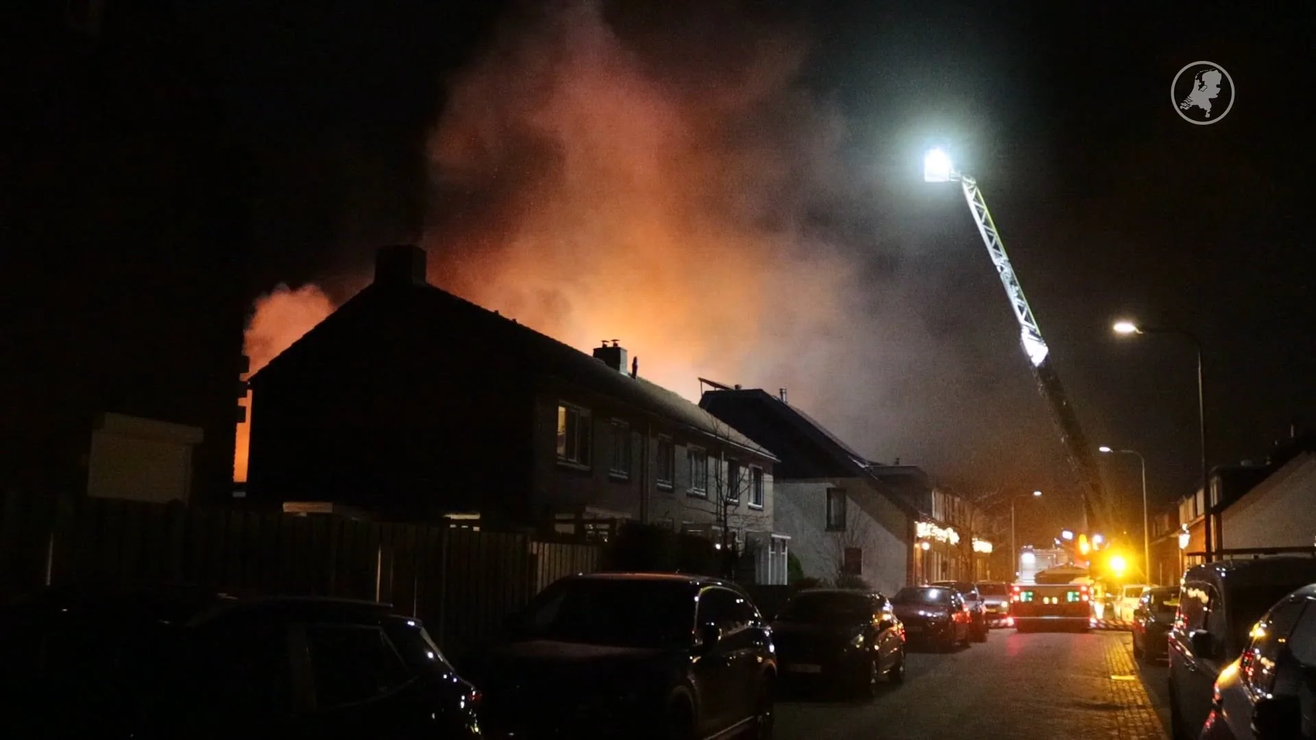 Grote brand bij opslagloods in Hillegom
