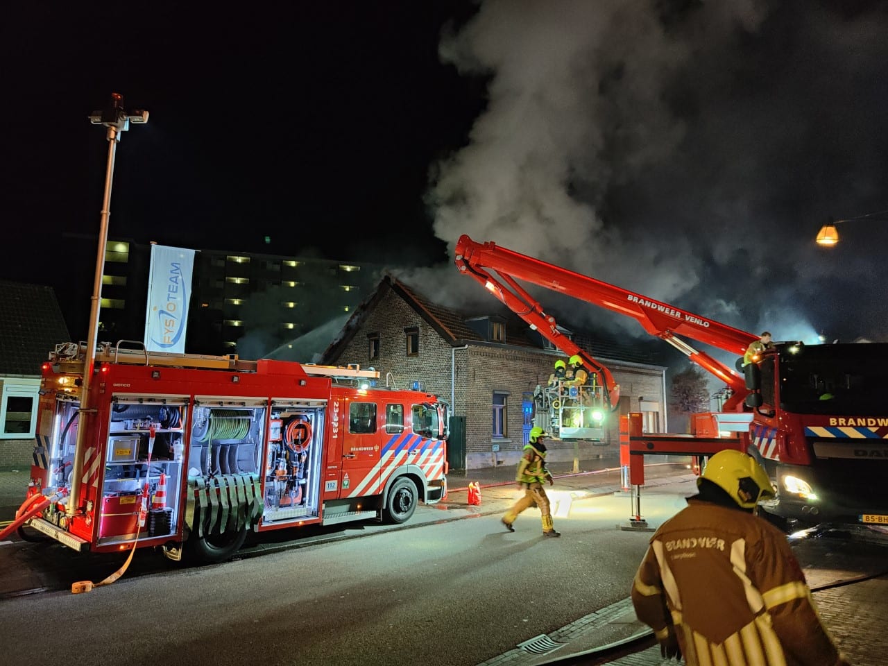Hond sterft in vlammenzee bij grote woningbrand in Tegelen