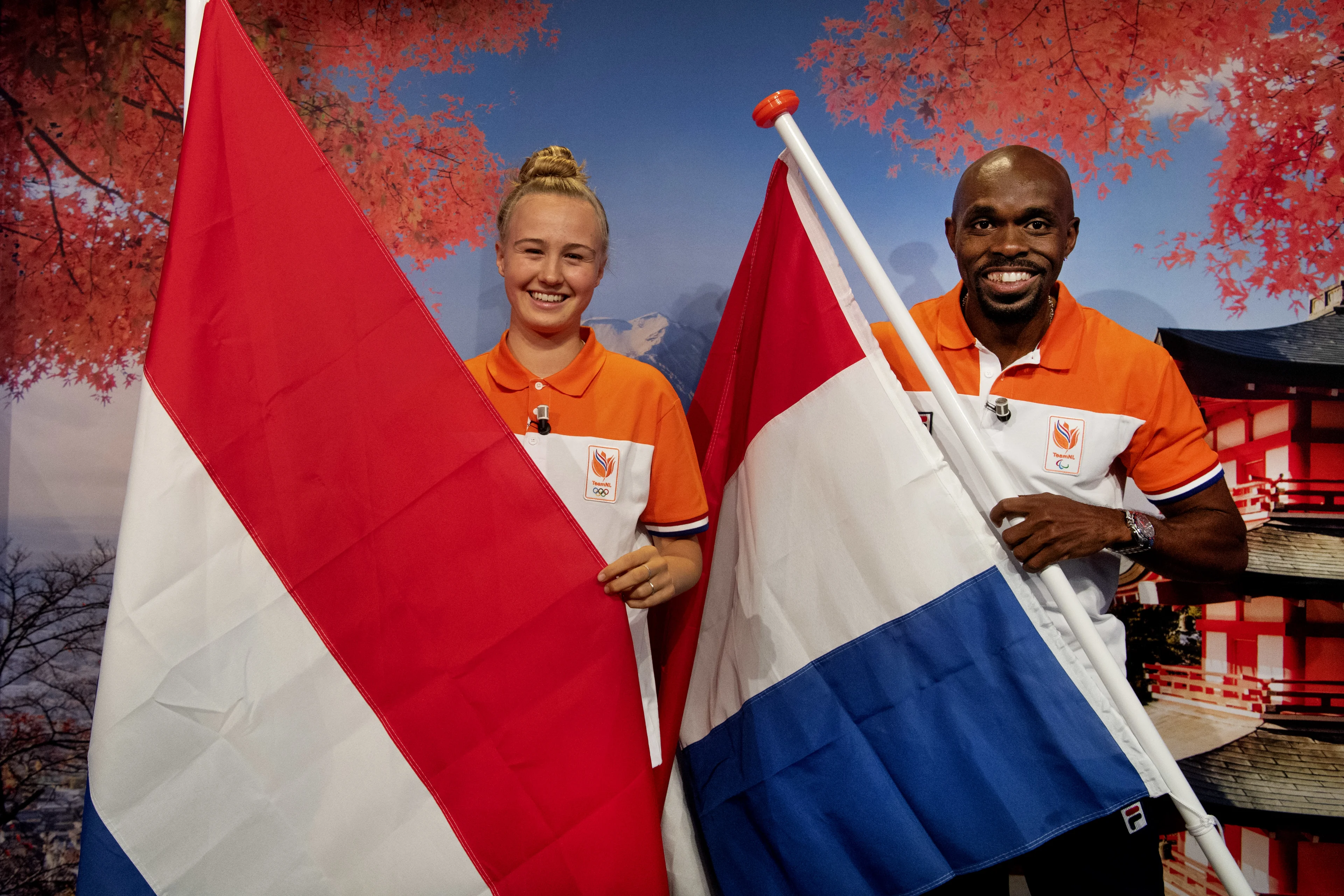 Churandy en 'SkateKeet' dragen vlag bij opening Spelen in Tokio