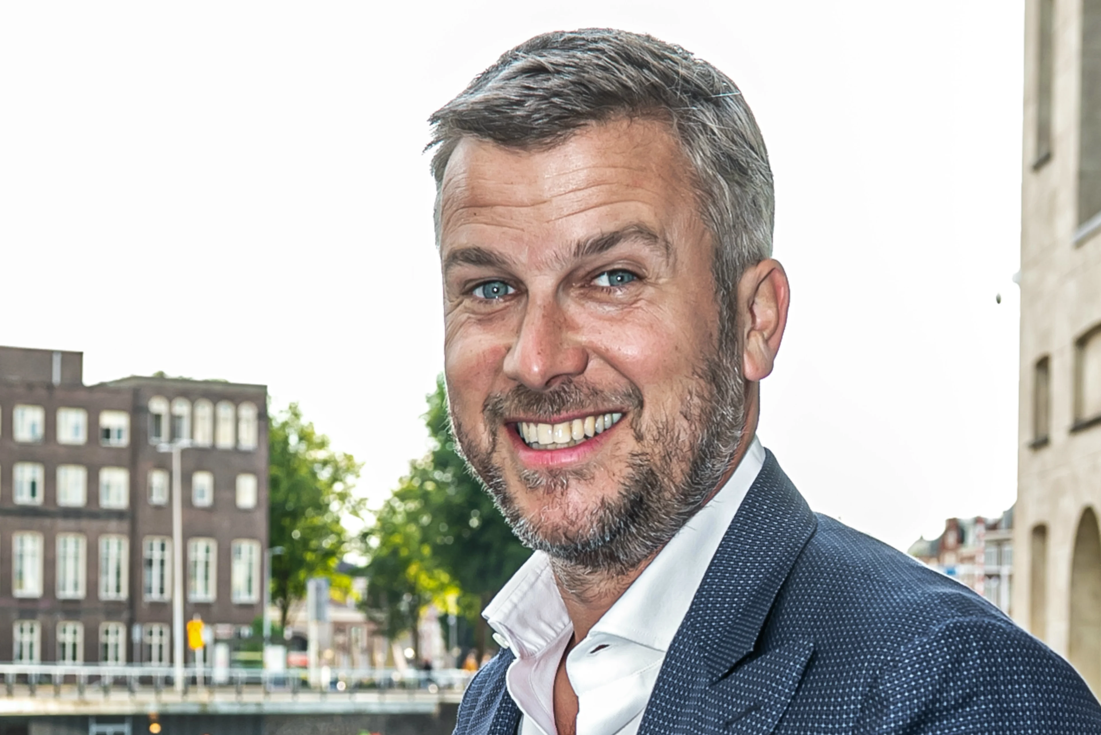 Oeps! Winston Gerschtanowitz negeert per ongeluk coronaregel tijdens Miljoenenjacht