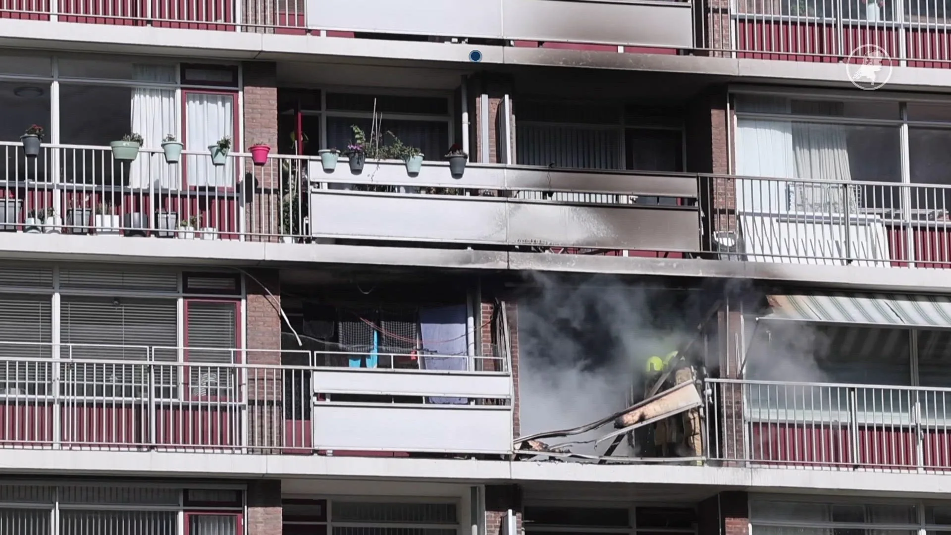 Brand in flat in Rijswijk, getuigen hoorden explosies