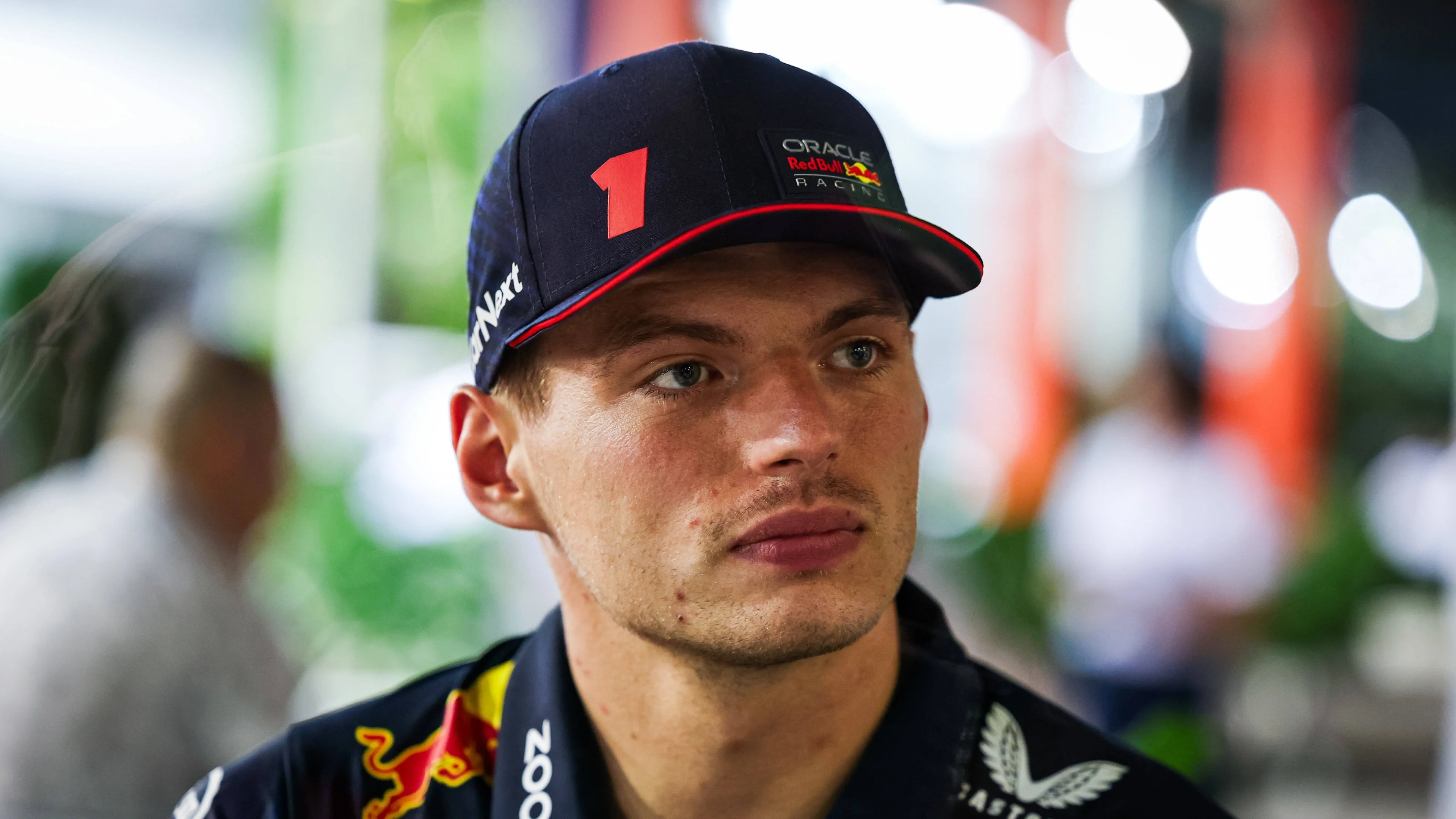 Max Verstappen start na tien zeges op rij van plek 11 in Singapore