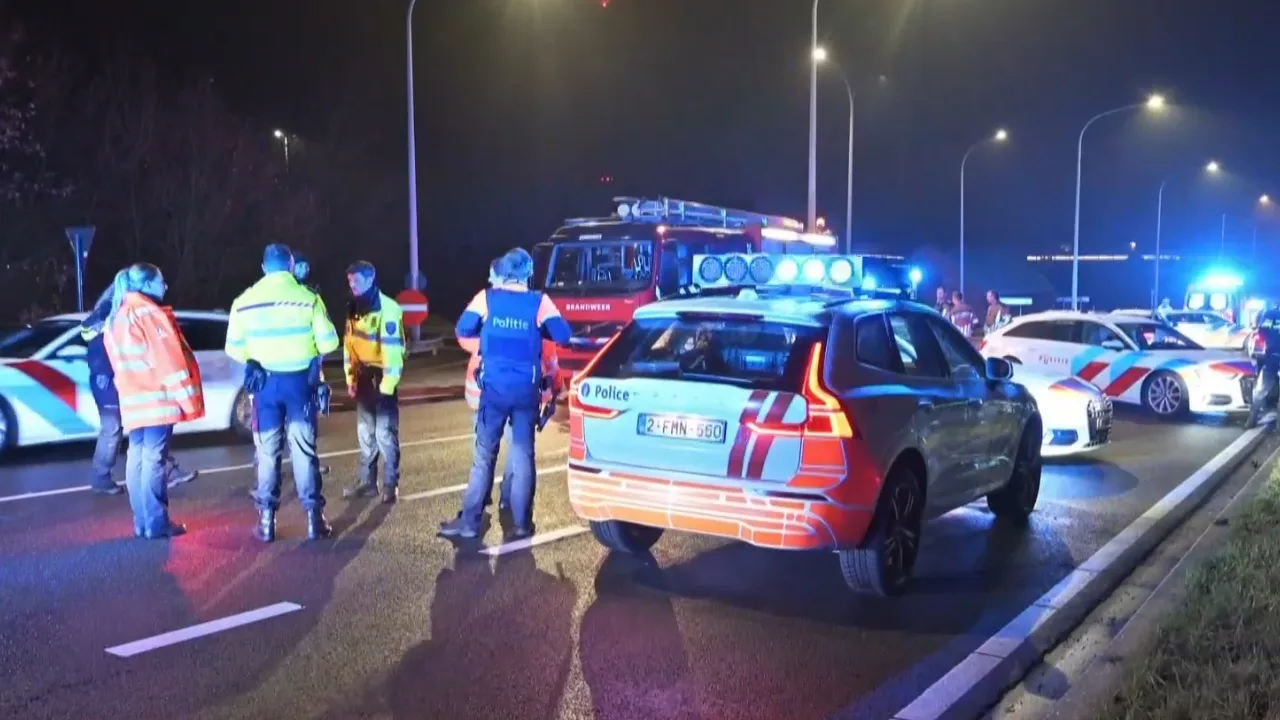 Kilometerslange politieachtervolging eindigt in crash bij Belgische grens
