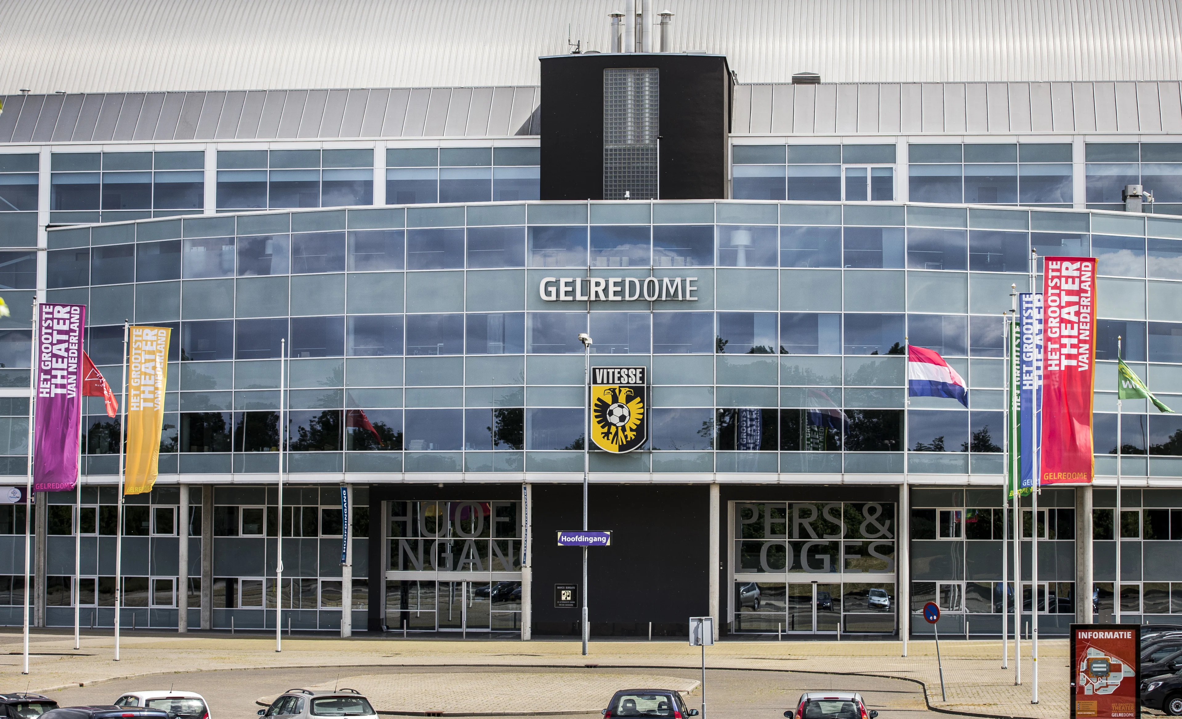 Vitesse en eigenaar Gelredome lijnrecht tegenover elkaar bij rechter