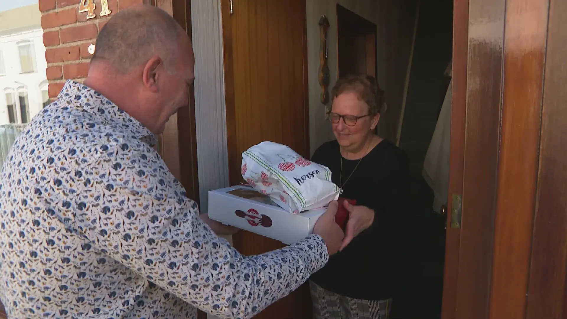 Erica en Danny vroeg uit de veren om ontbijtjes te maken voor Moederdag: 'Een beetje waardering!'