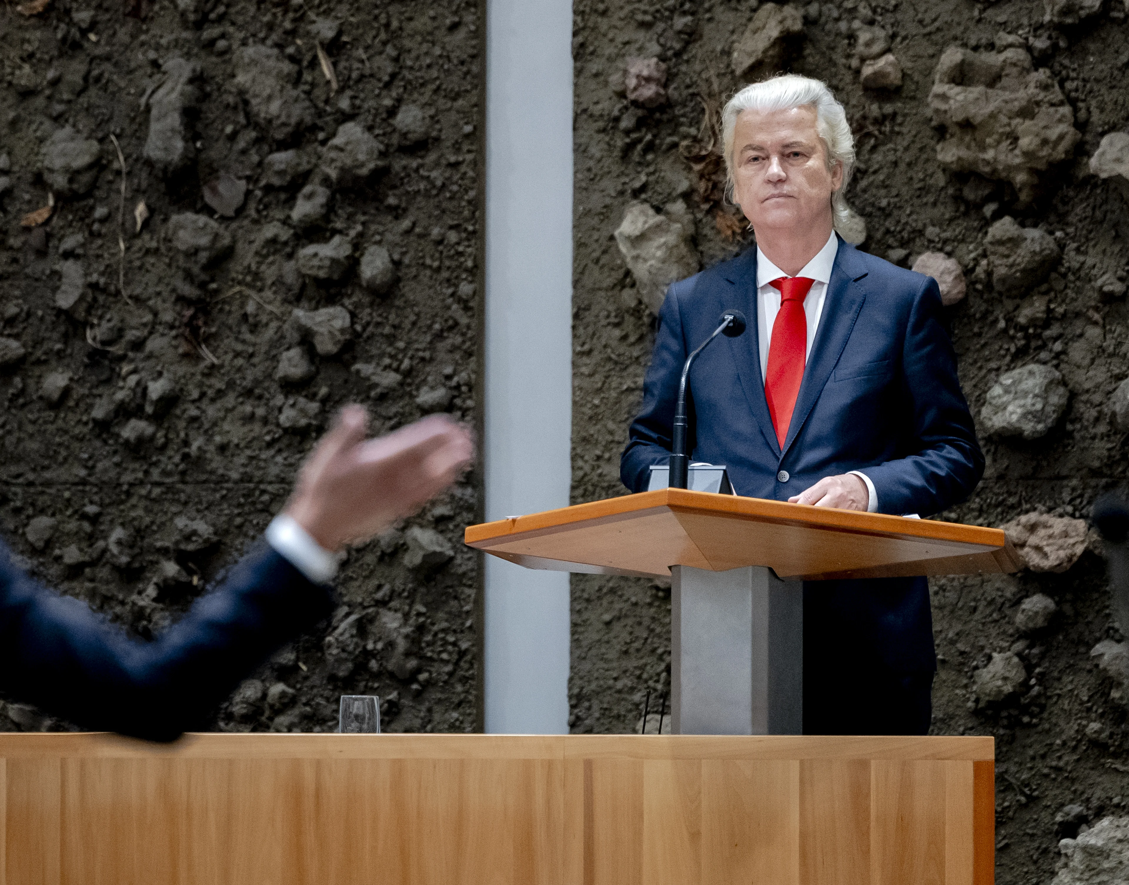 Ruzie en verwijten vliegen over tafel: Kamer wil snel nieuwe verkiezingen