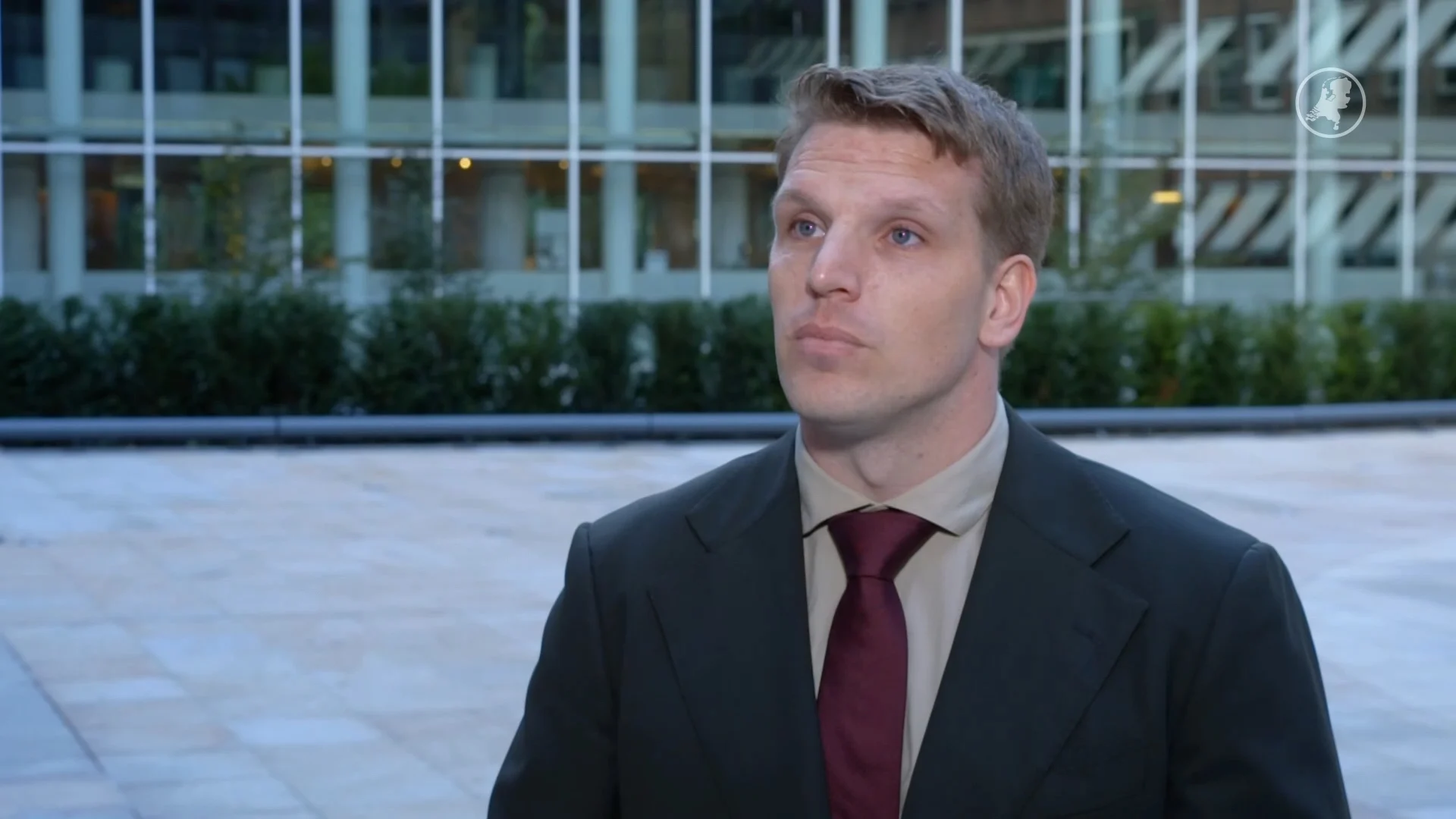 Minister Moes zegt sorry voor tweet over regenboogzebrapad