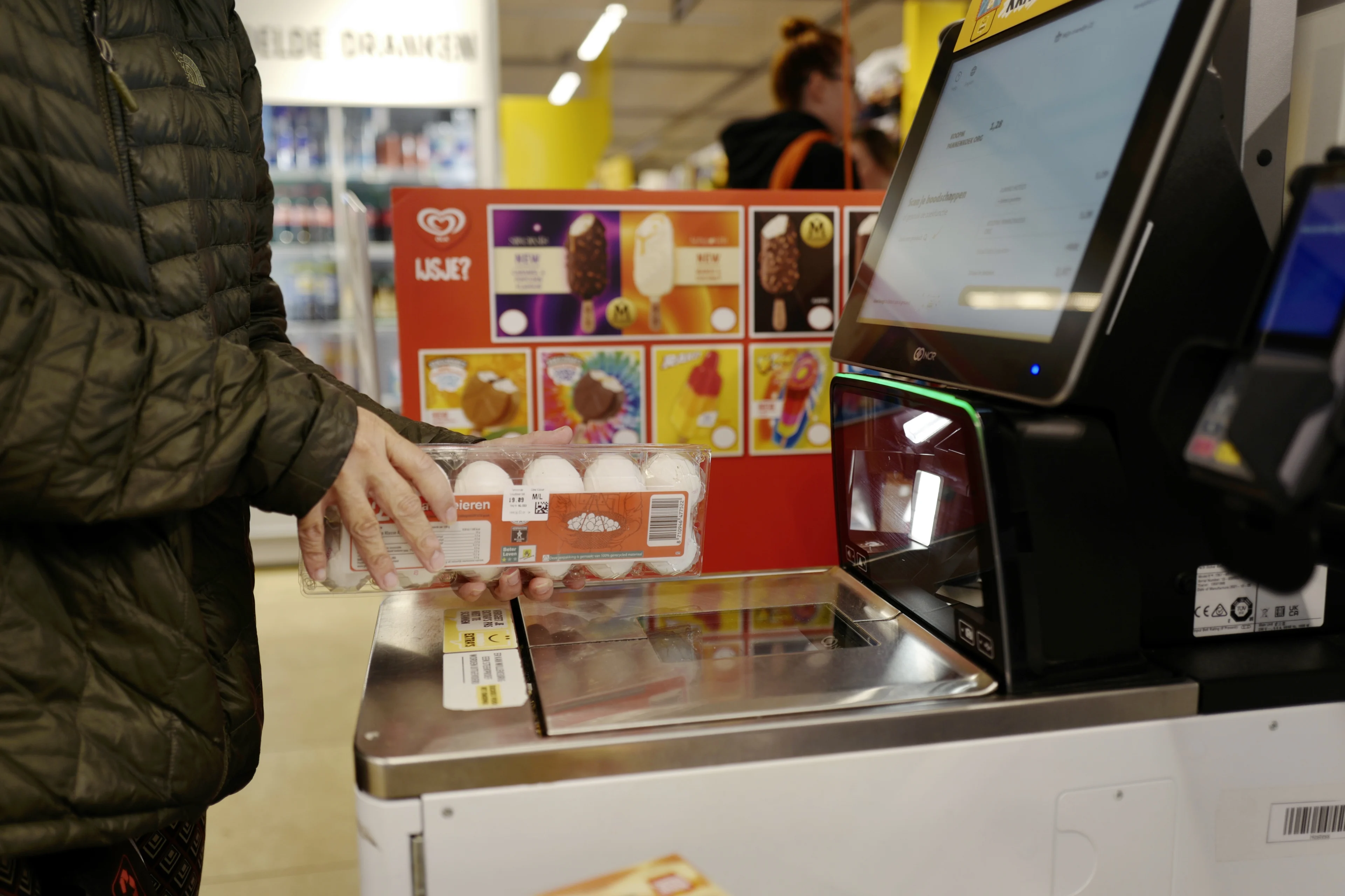 Supermarkt neemt extra maatregelen tegen diefstal: meer steekproeven bij zelfscankassa