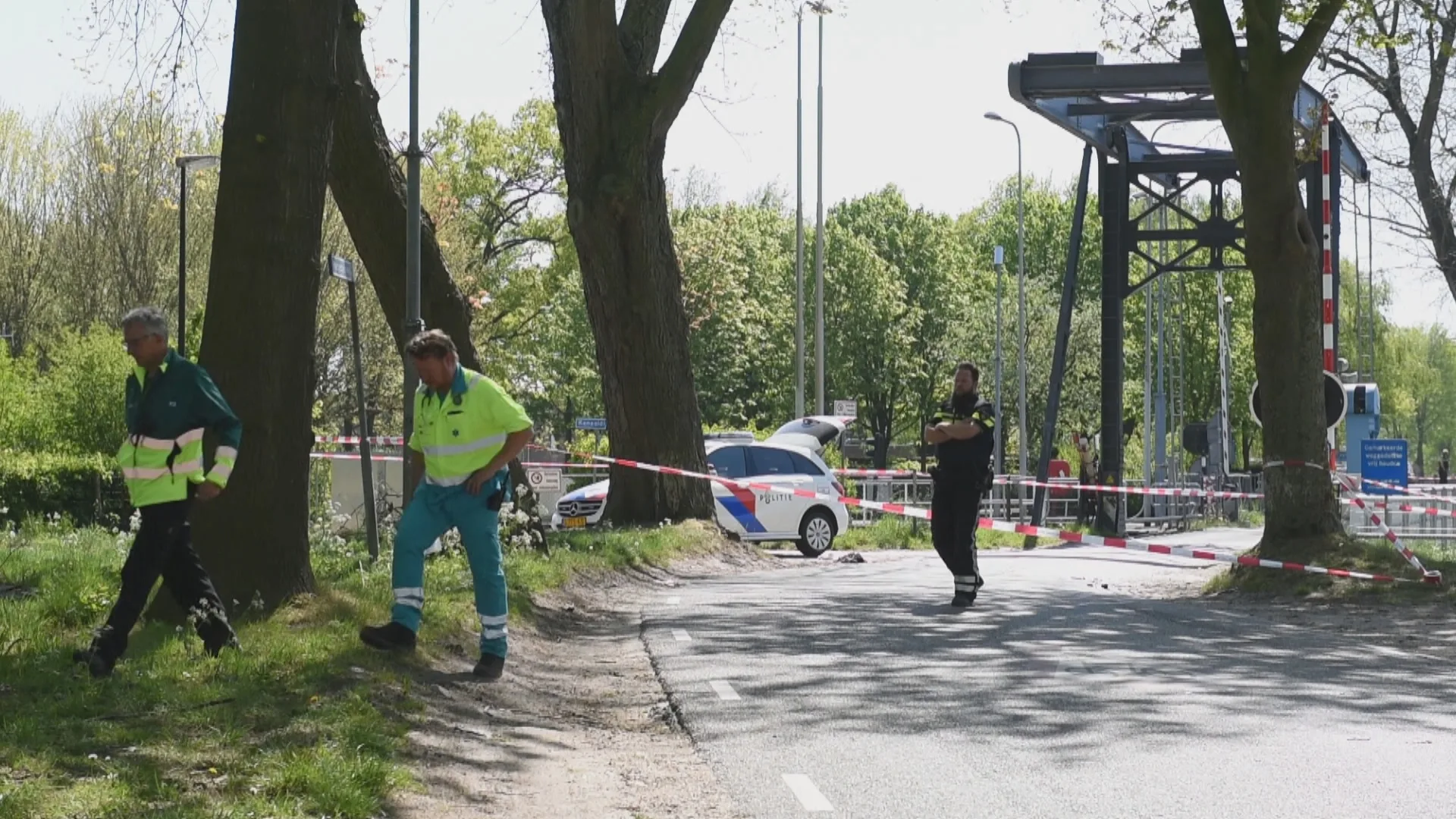Agent gestoken door messentrekker, dader neergeschoten