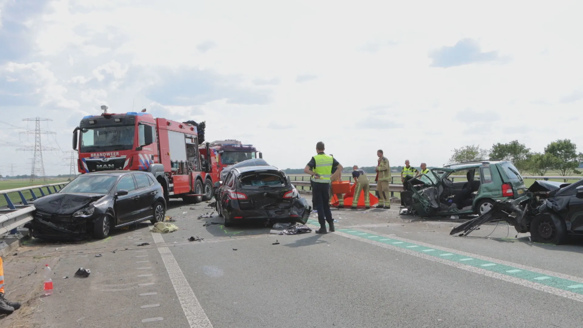 Drie gewonden bij ongeluk met vier auto's op N34 bij Emmen