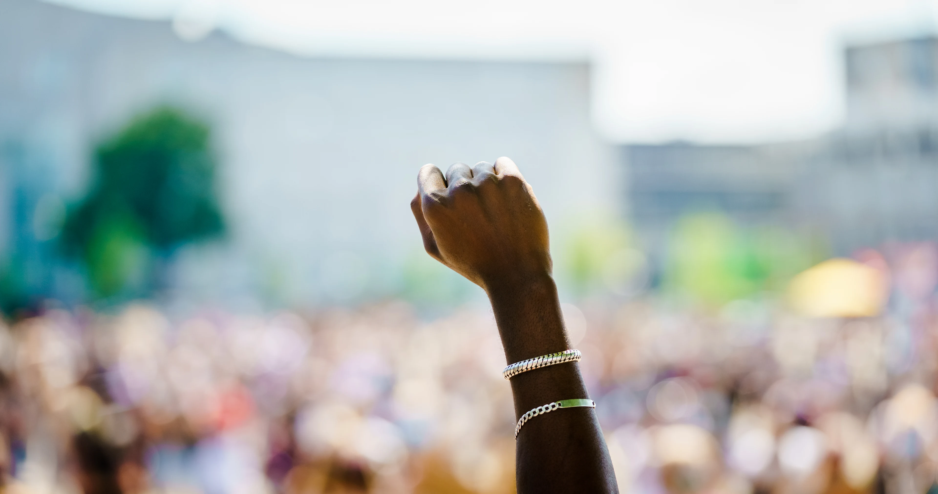Grote drukte bij demonstratie tegen racisme in Leeuwarden: toegang is afgesloten