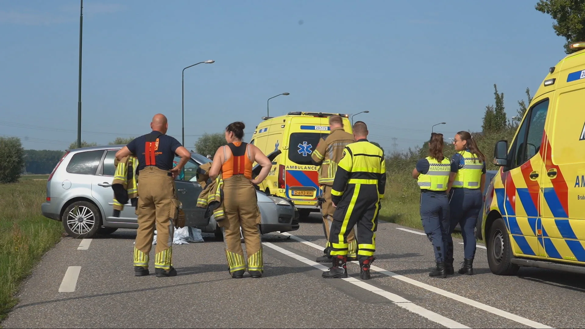 Drie gewonden, waaronder minderjarige, bij botsing in Raamsdonksveer
