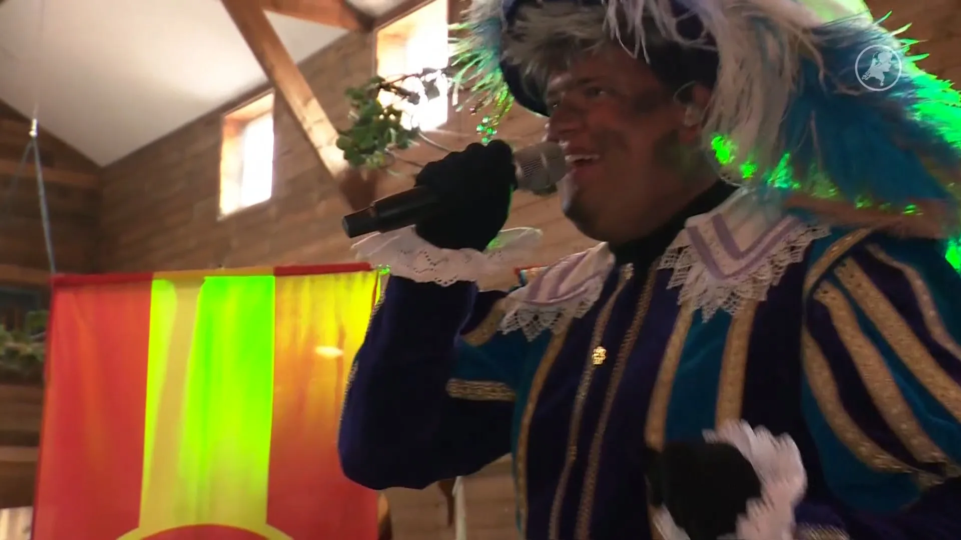 Sinterklazen, Pieten en Kerstmannen komen op zomerse dag bijeen in De Kwakel