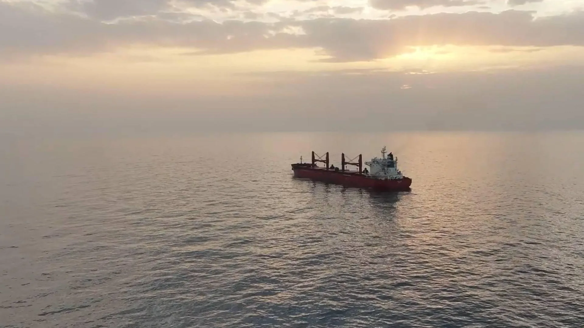 Bemanning Nederlands vrachtschip gered door helikopter na aanval bij Jemen