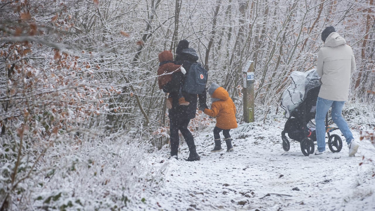 Sneeuw trekt hordes dagjesmensen naar Vaals, boa's schrijven veel boetes uit