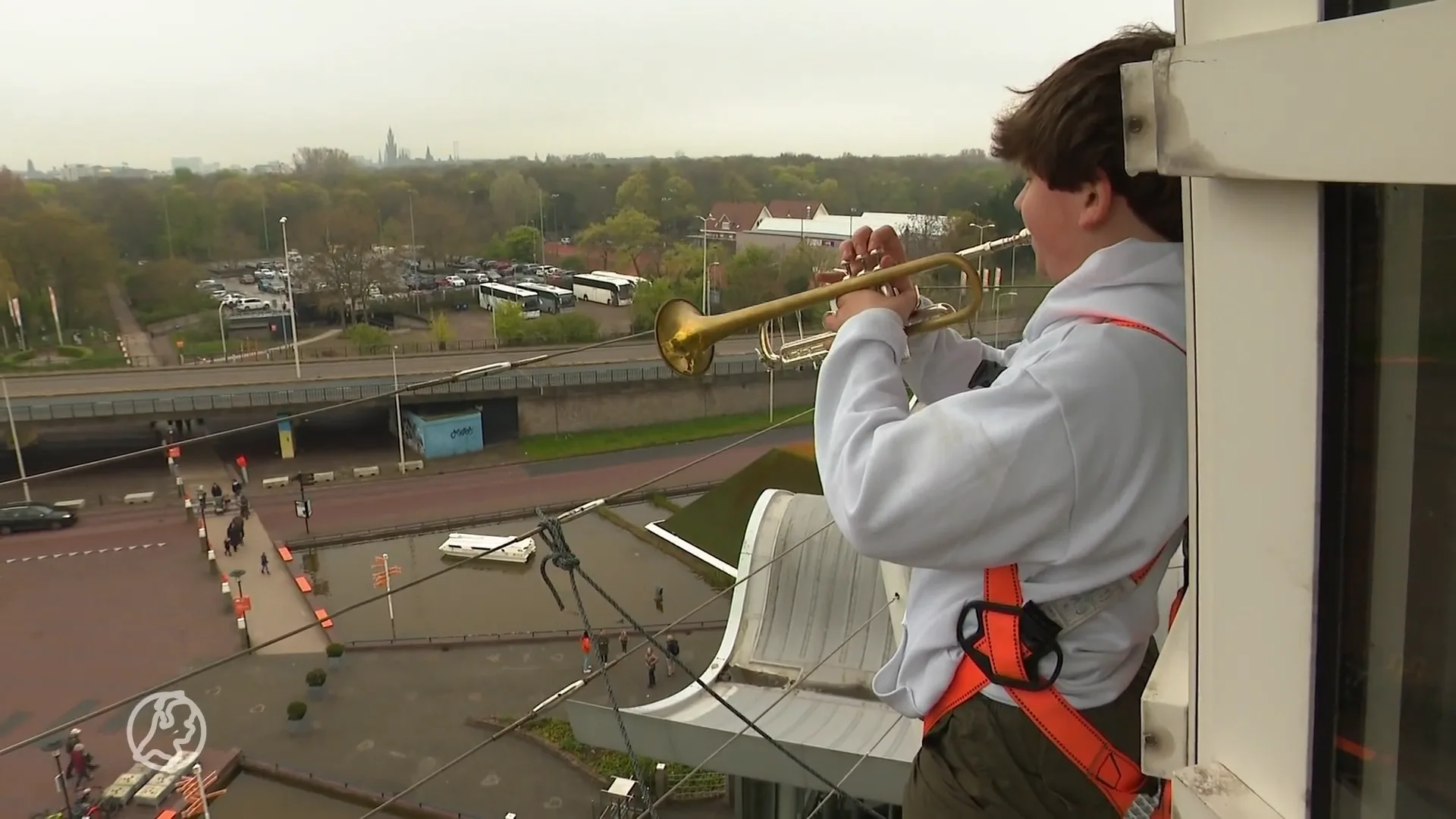13-jarige Otis mag bij hoge uitzondering taptoe spelen op 4 mei: 'Hopen dat ik geen valse noten speel'