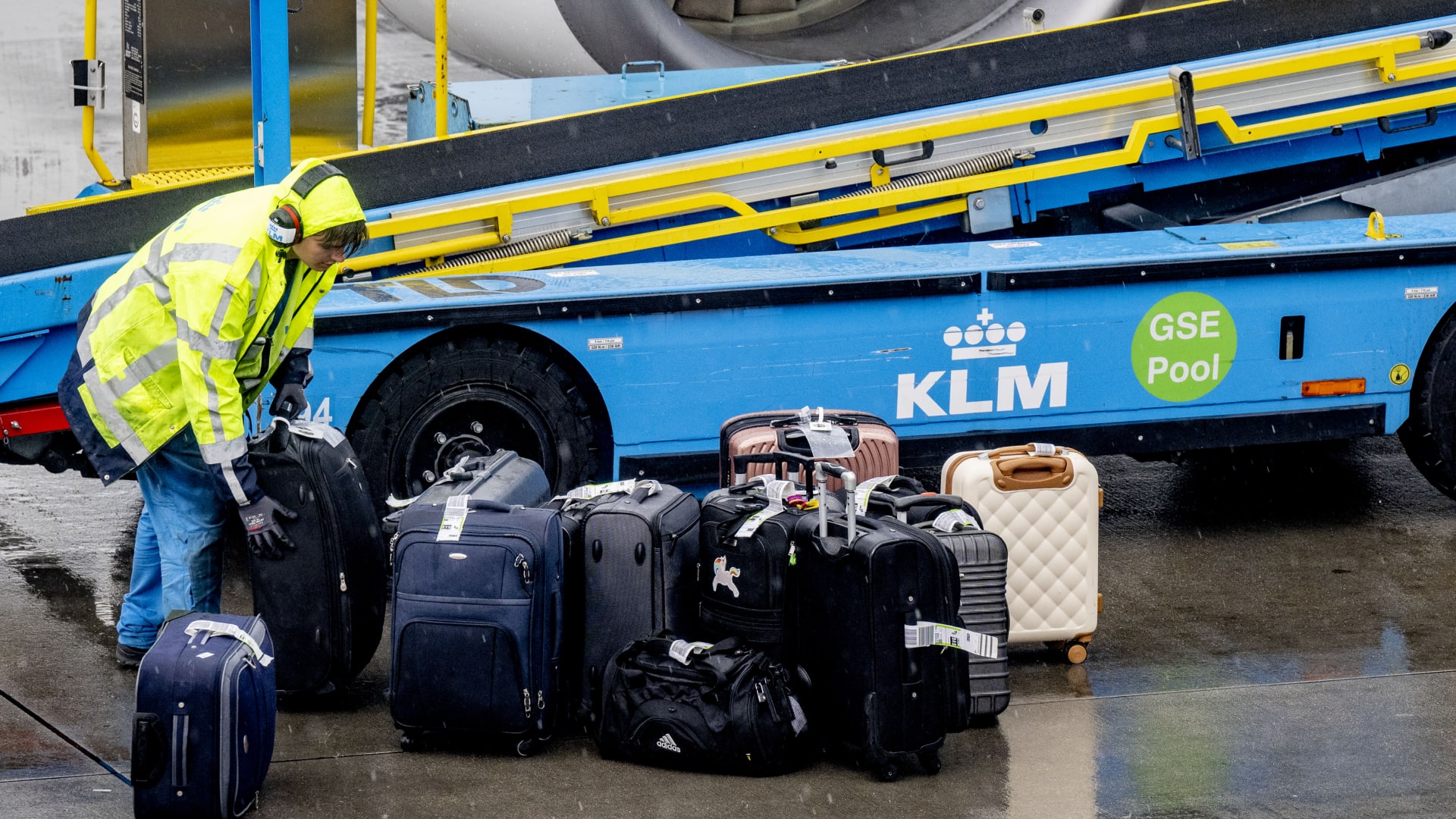 Opnieuw kofferchaos op Schiphol door vertragingen en personeelstekort