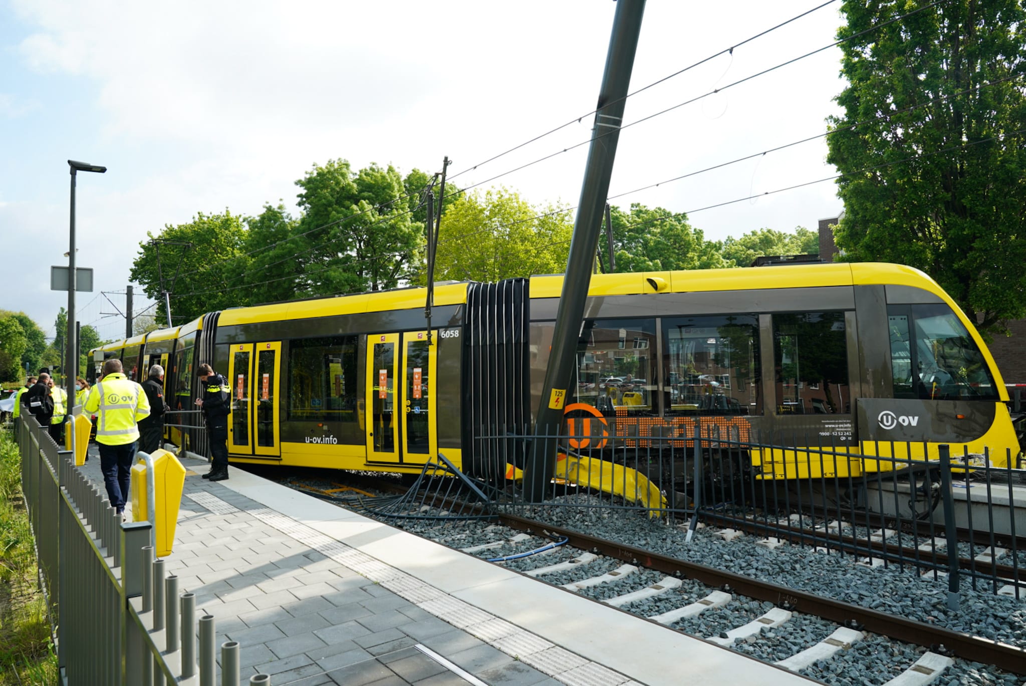 Tram ontspoord na botsing met auto in Nieuwegein: meerdere gewonden