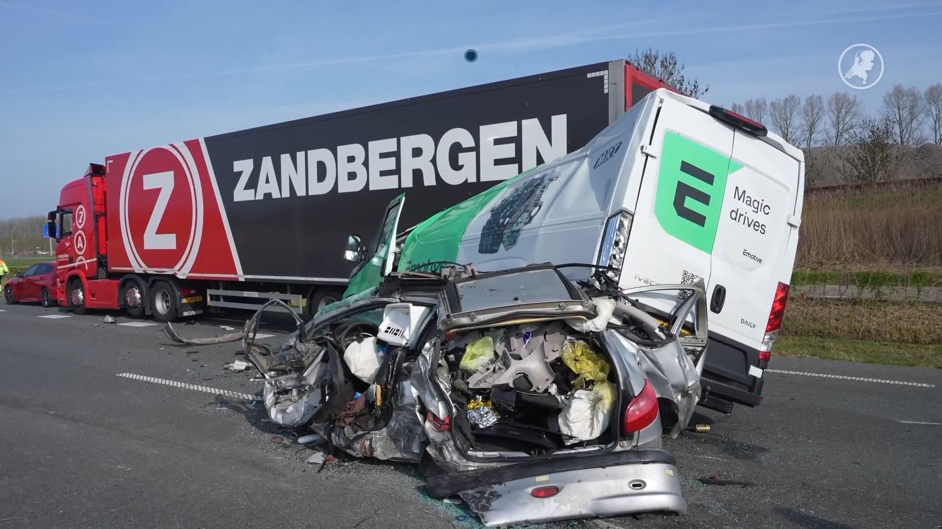 Vijf voertuigen botsen op N279, meerdere gewonden en weg urenlang afgesloten