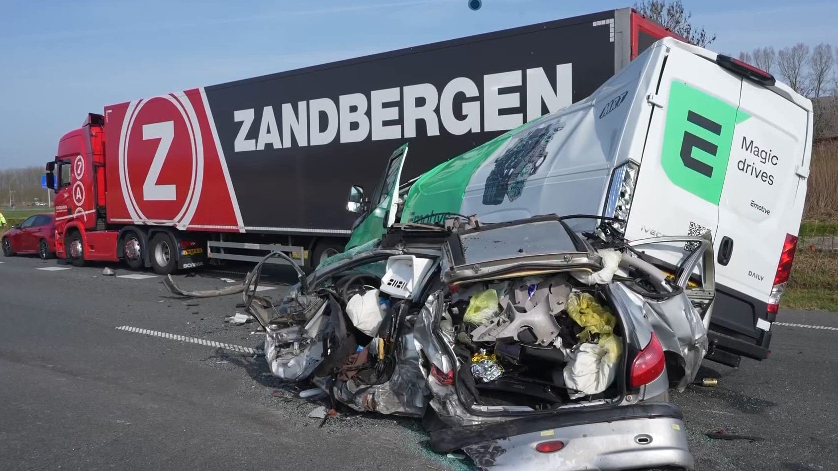 Vijf voertuigen botsen op N279, meerdere gewonden en weg urenlang afgesloten