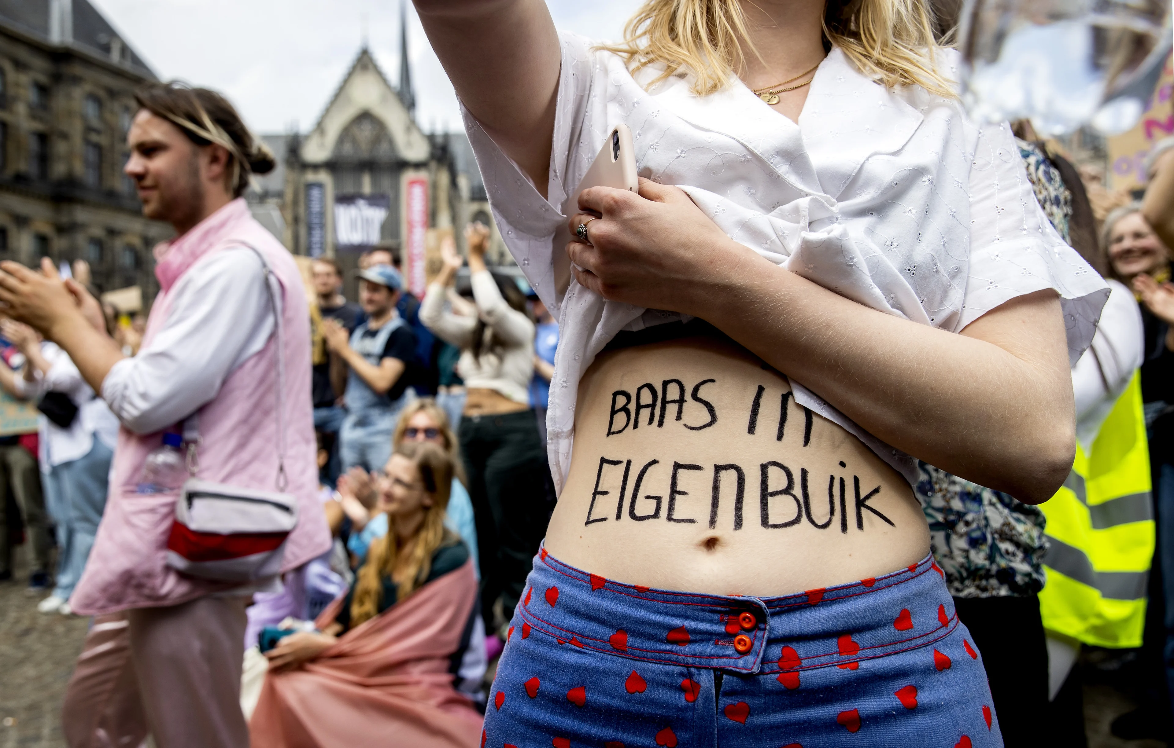 Confrontatie tussen betogers en politie na abortusprotest in Amsterdam