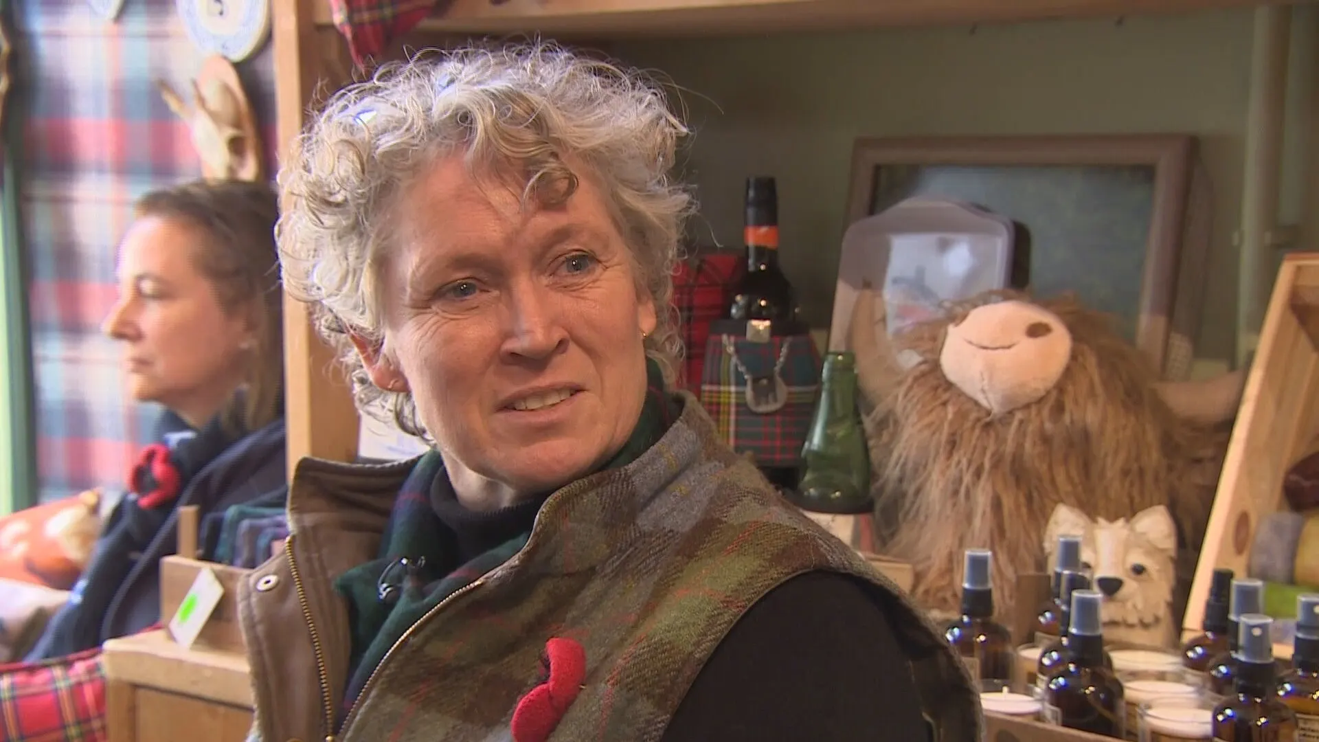 Esther rouwt bij begrafenis van koningin Elizabeth: 'Ze heeft het volgehouden tot de laatste snik'