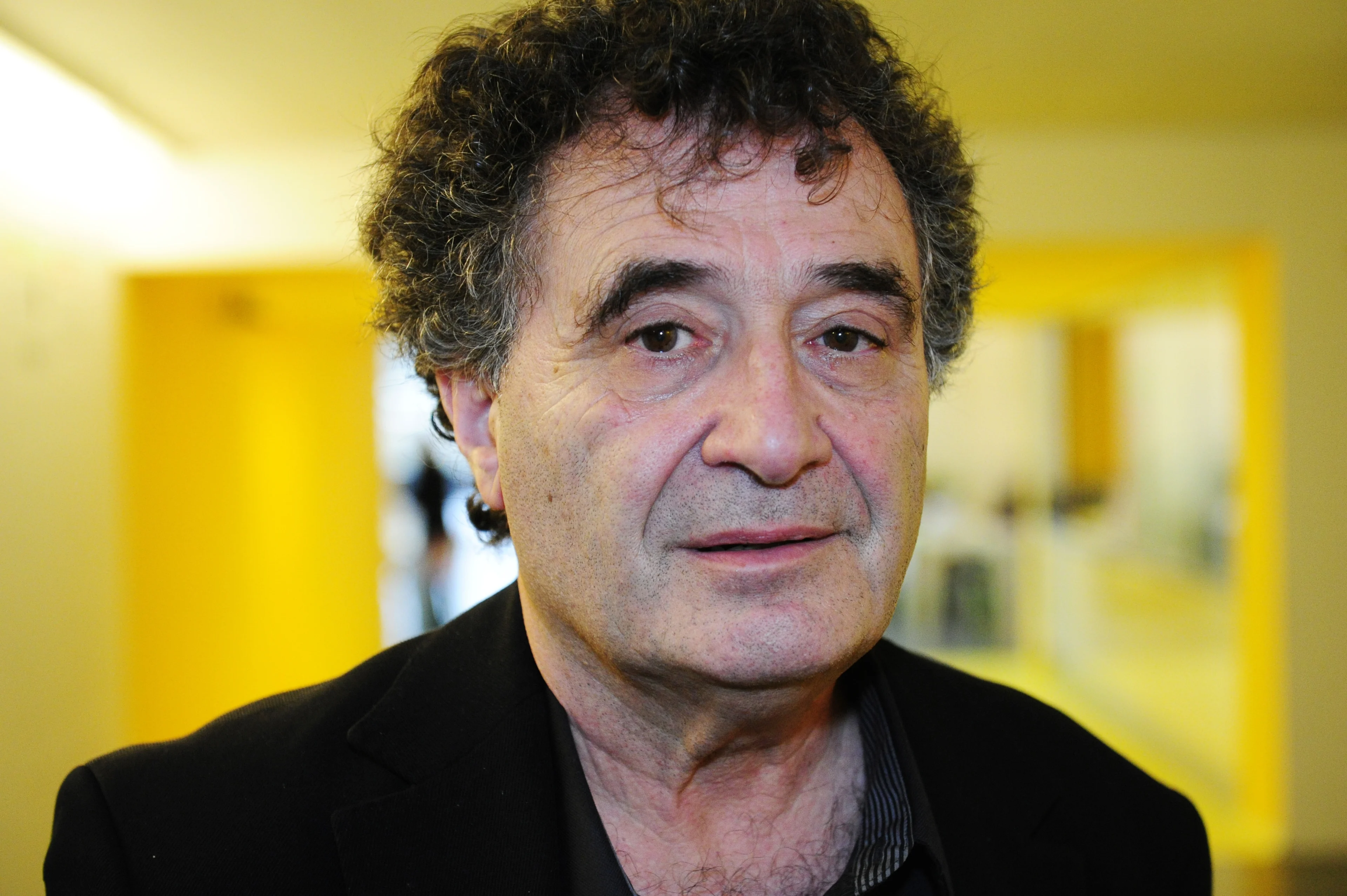 Filmregisseur Rudolf van den Berg (76), bekend van De avonden en Süskind, overleden