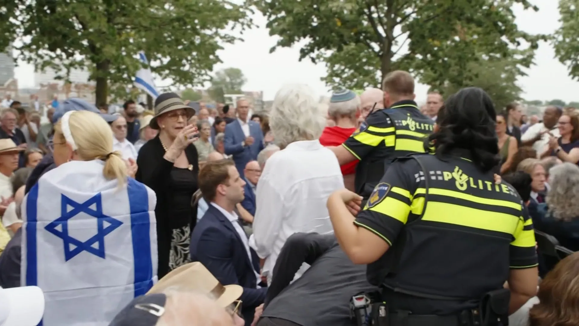 Protest verstoort herdenking van gedeporteerde Joodse Rotterdammers