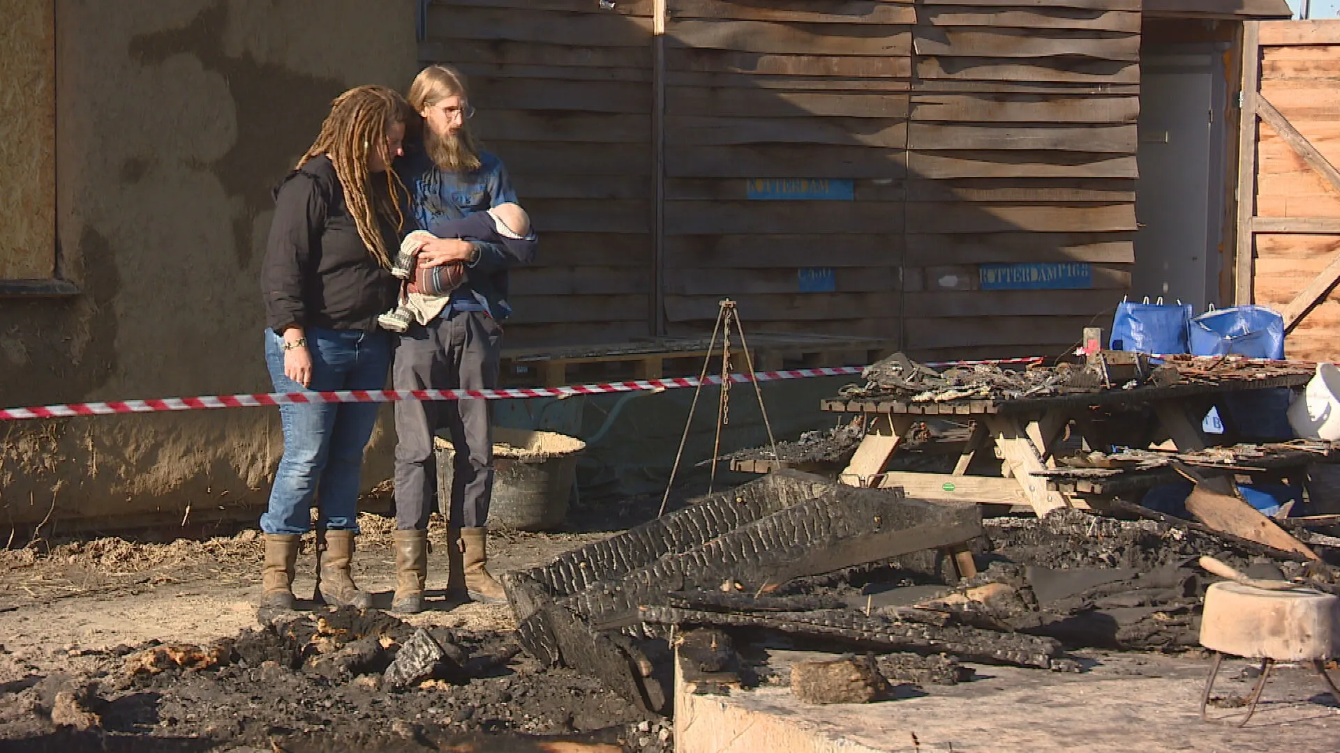 Droomhuis van jong stel gaat in vlammen op, inzamelingsactie loopt als een trein