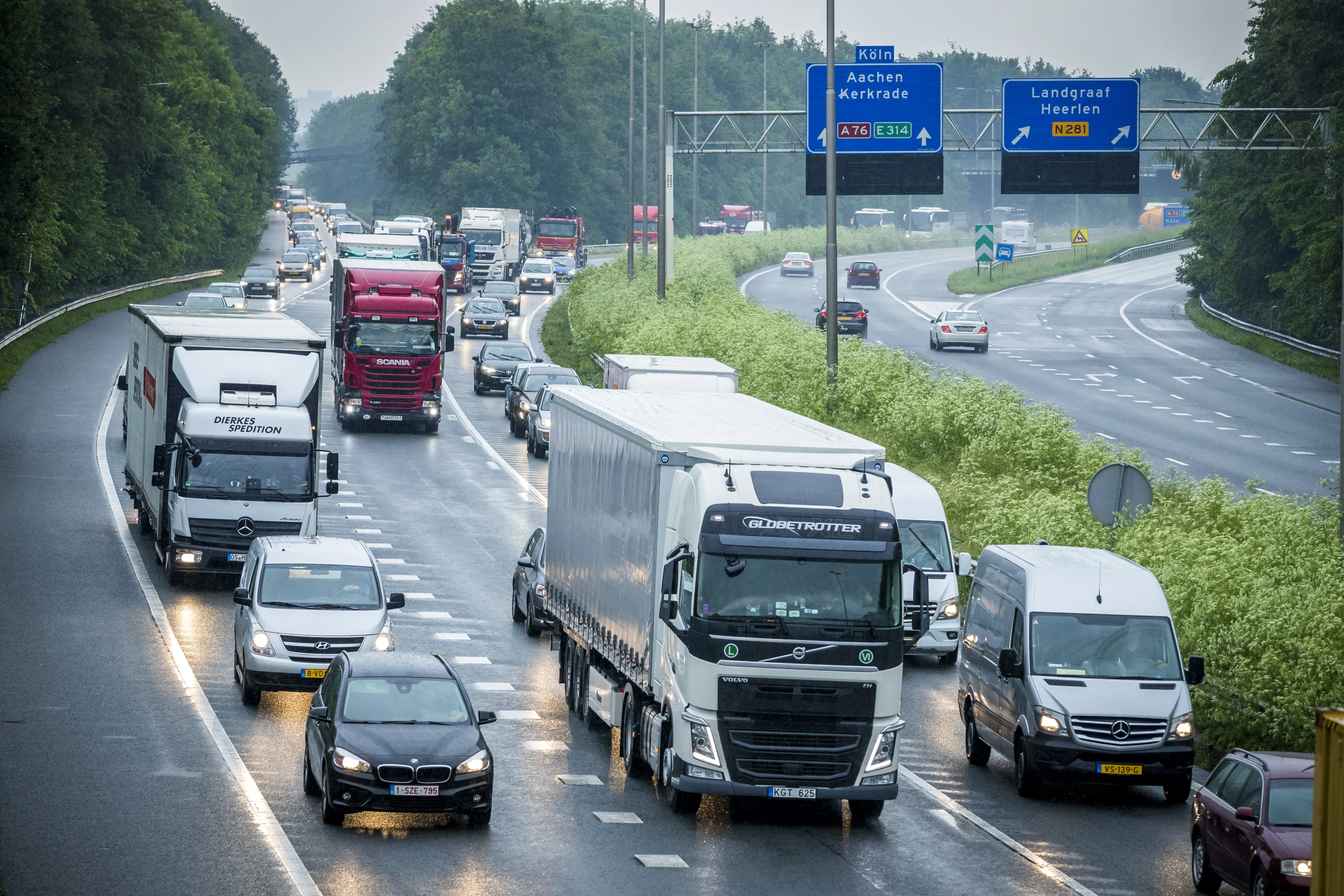 Drukke avondspits verwacht vanwege overtrekkende onweersbuien