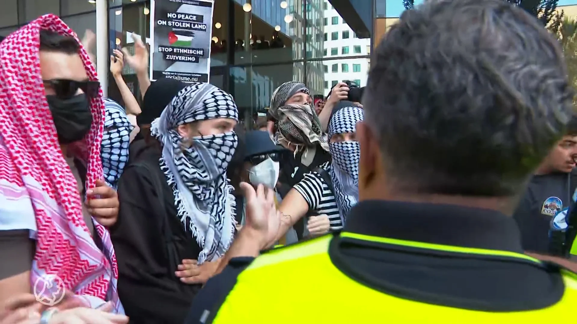 Minister: totaalverbod gezichtsbedekking demonstraties kan niet