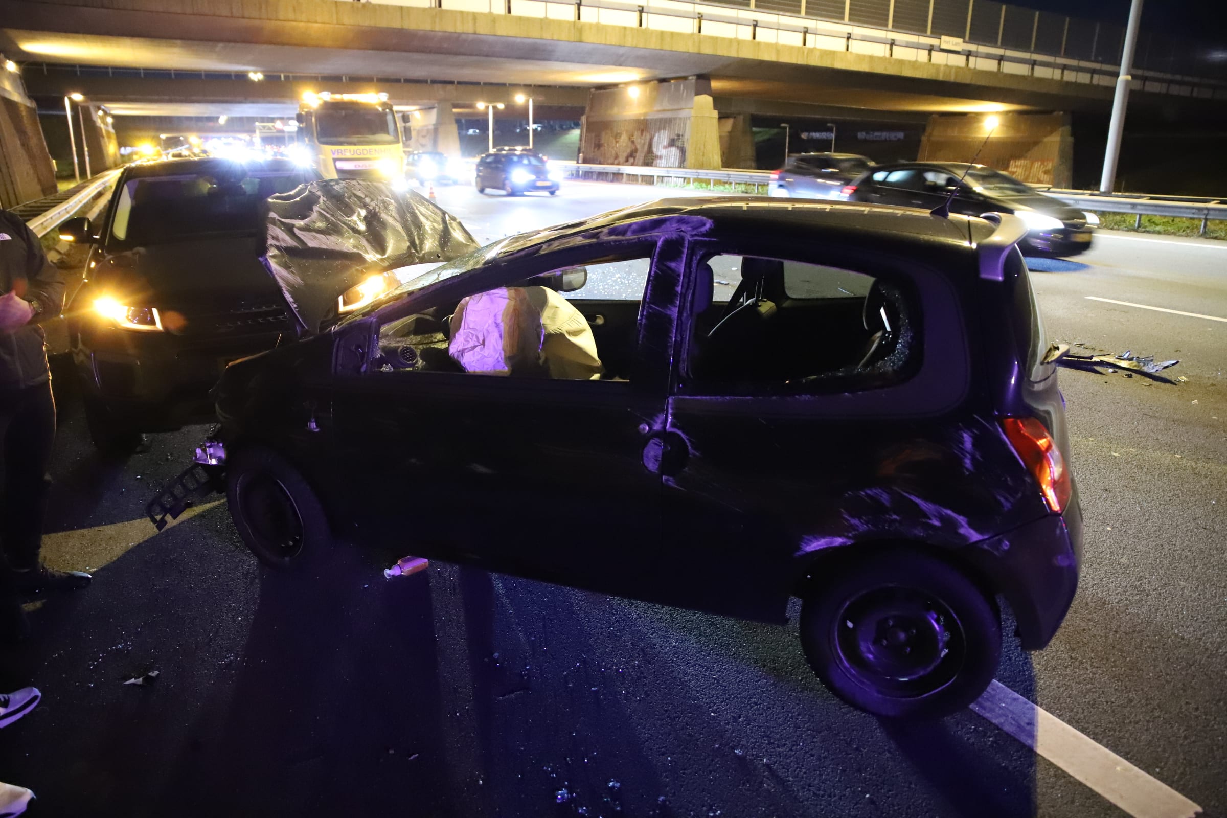 Auto slaat over de kop op A4 bij Rijswijk (en botst tegen andere automobilist)