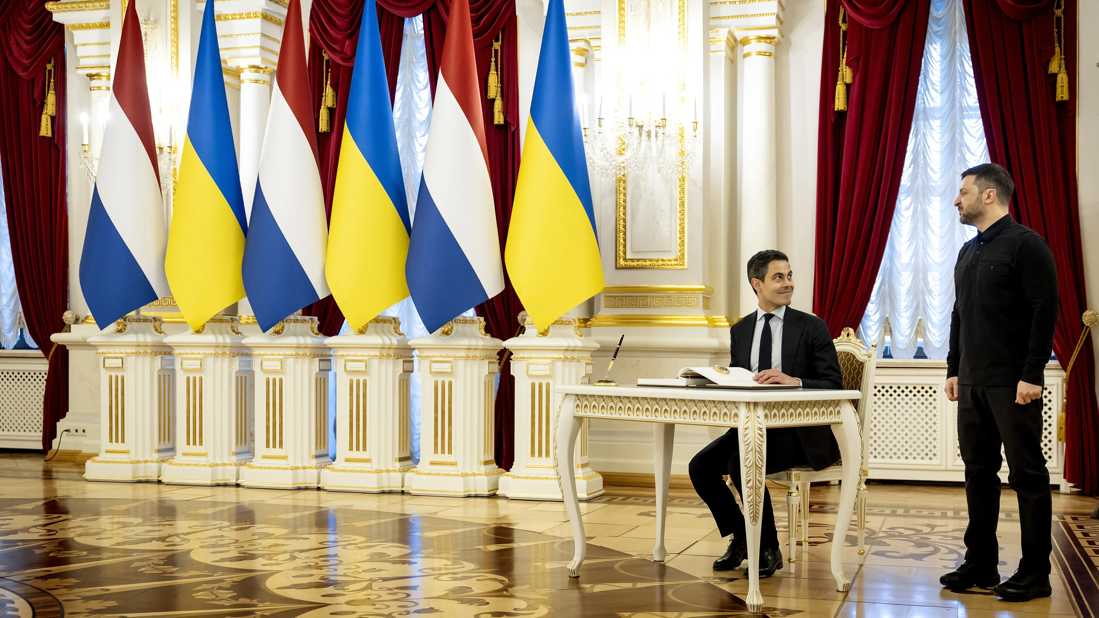 Premier Jetten bij Zelensky in Oekraïne, ruzie met Hongarije hoog op agenda