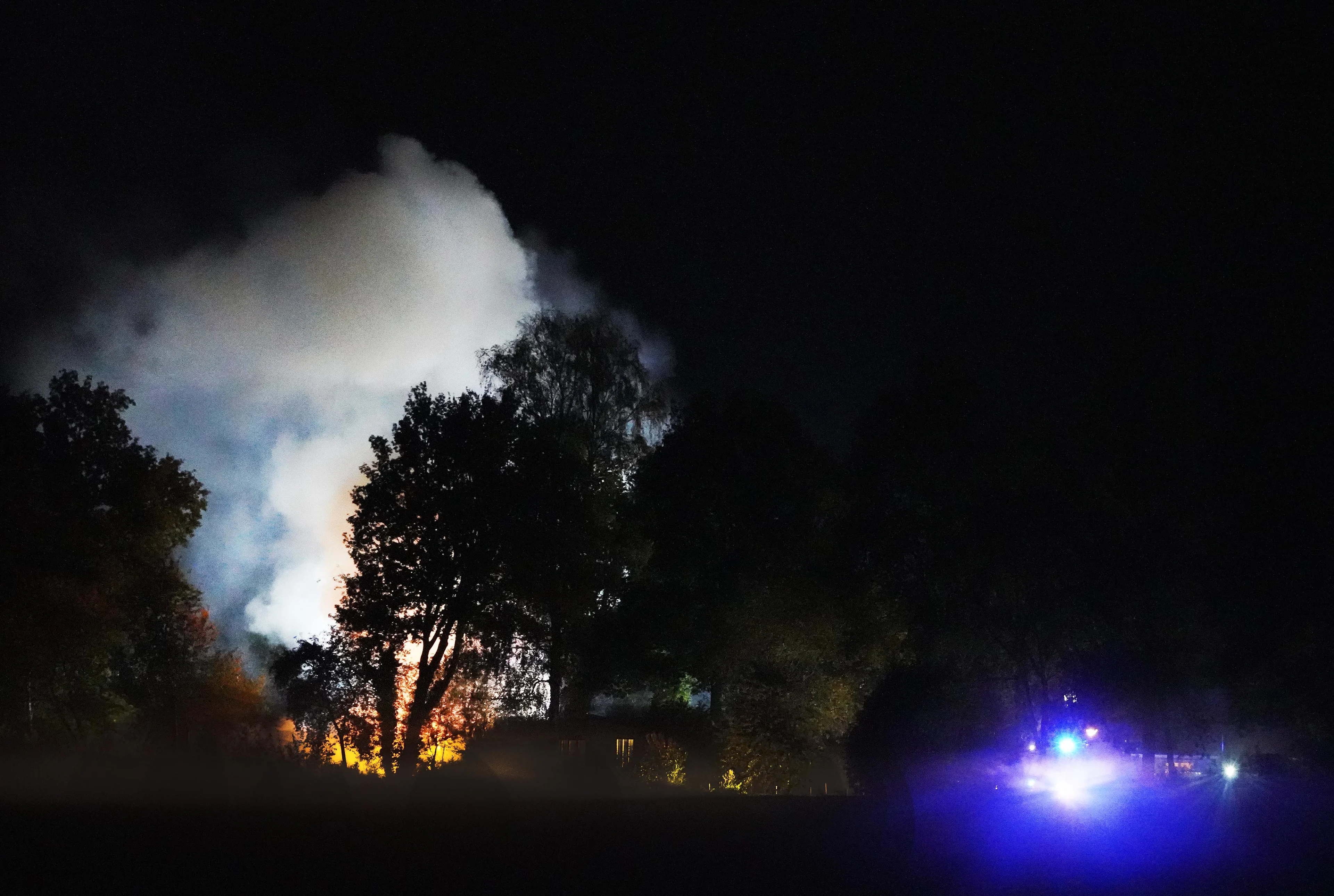 Dode aangetroffen na brand op vakantiepark Rheezerveen