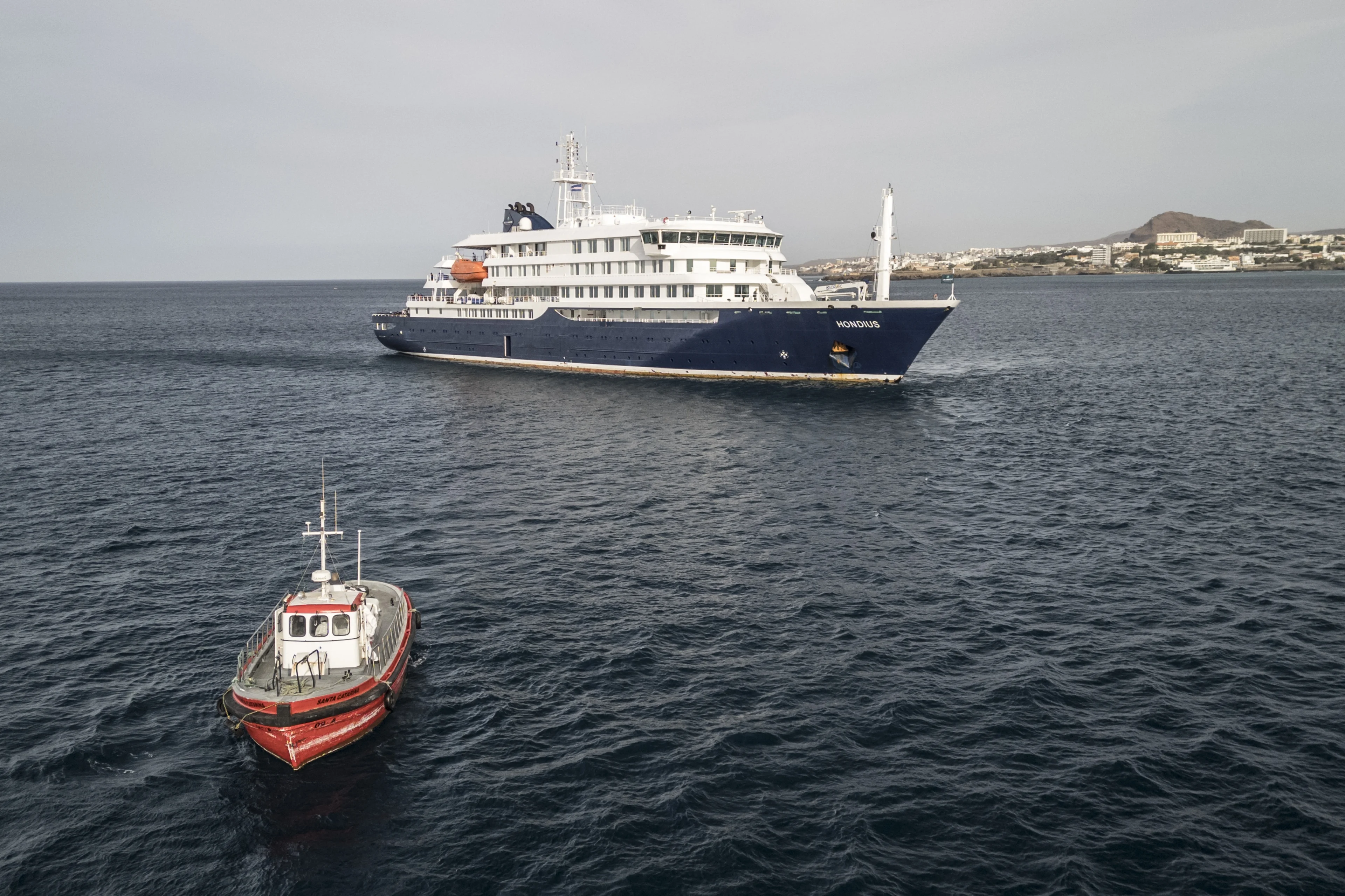 Tientallen reizigers verlieten cruiseschip waar hantavirus uitbrak al eerder
