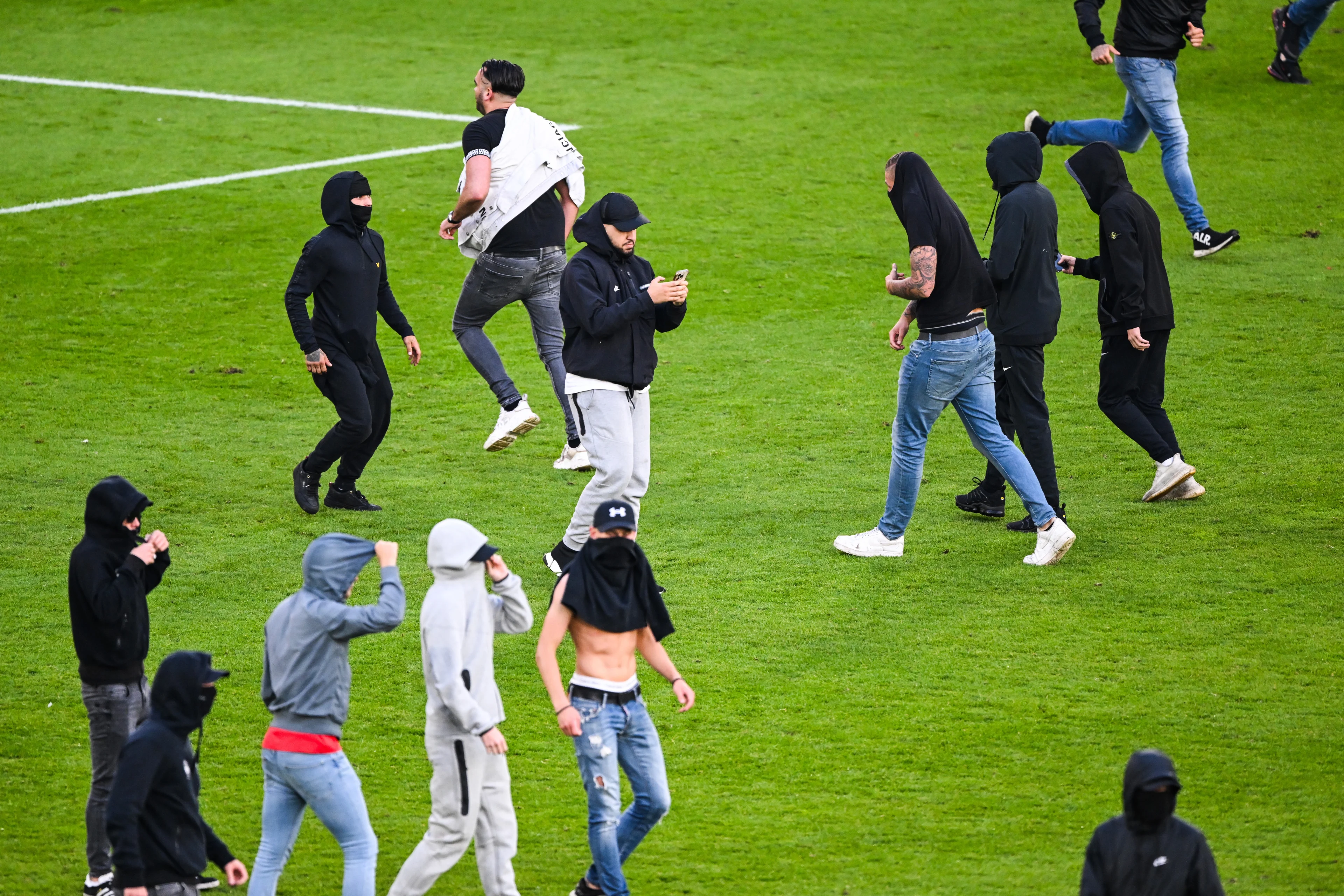 FC Utrecht geeft 30 rellende hooligans stadionverbod