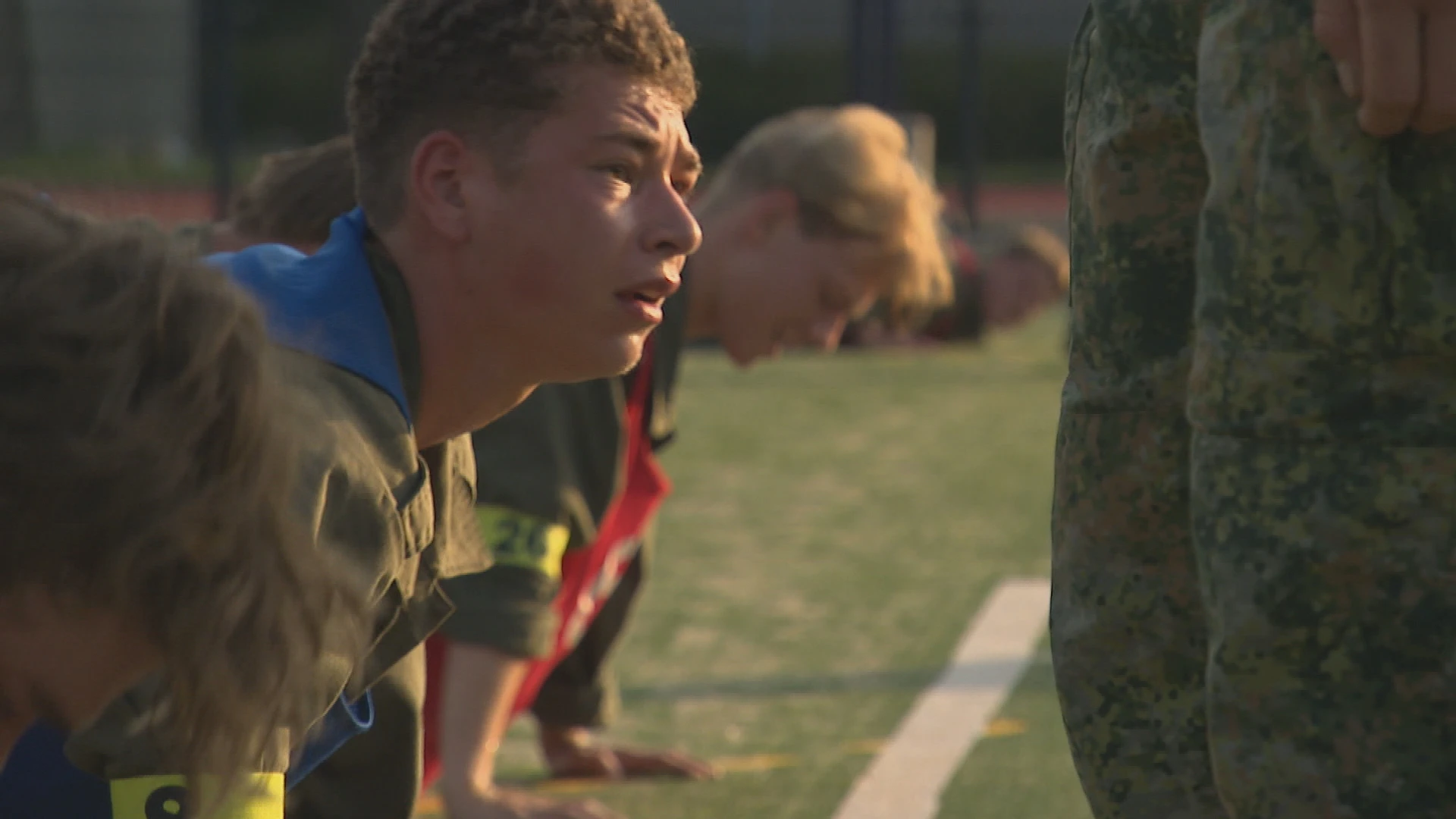 ZIEN: mariniers in spe trainen in bloedhitte tijdens kennismakingsdag