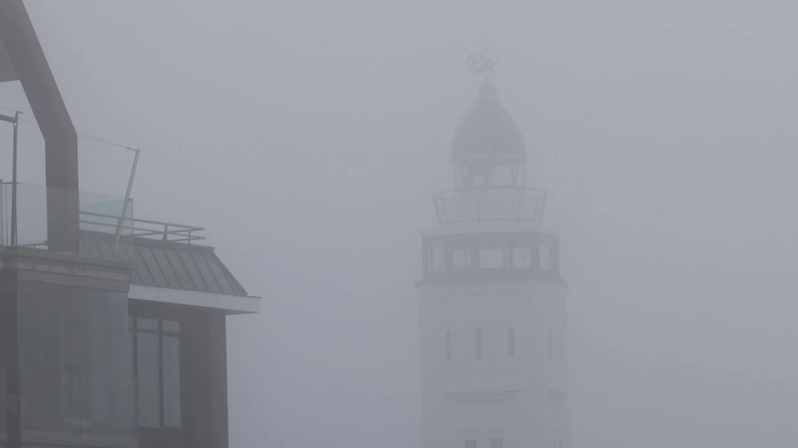 Ook 's avonds nog dichte mist in noorden van het land: 'Kans op ongelukken' 