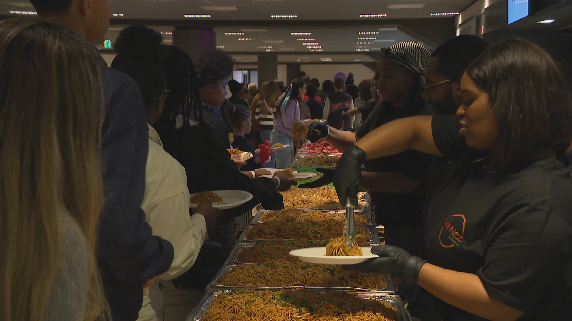 Regina verzorgt kerstdiner voor honderden gezinnen in armoede in ArenA