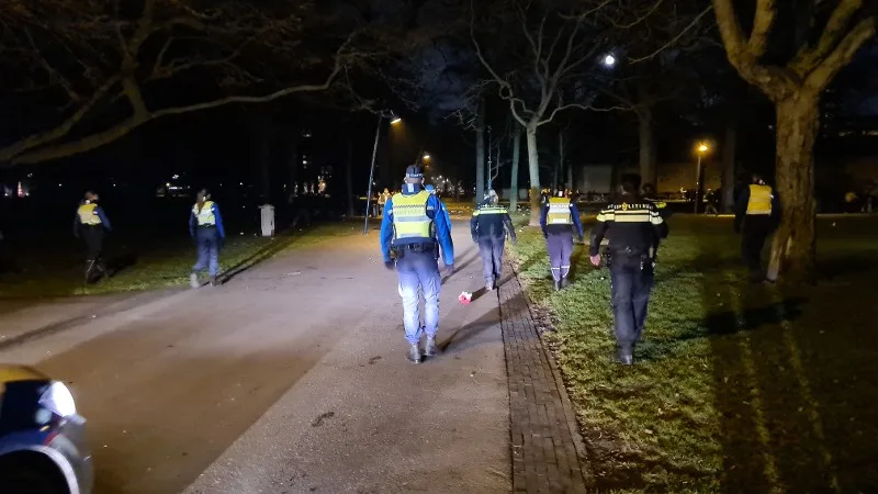 Agenten bekogeld bij leegvegen van Valkenbergpark in Breda