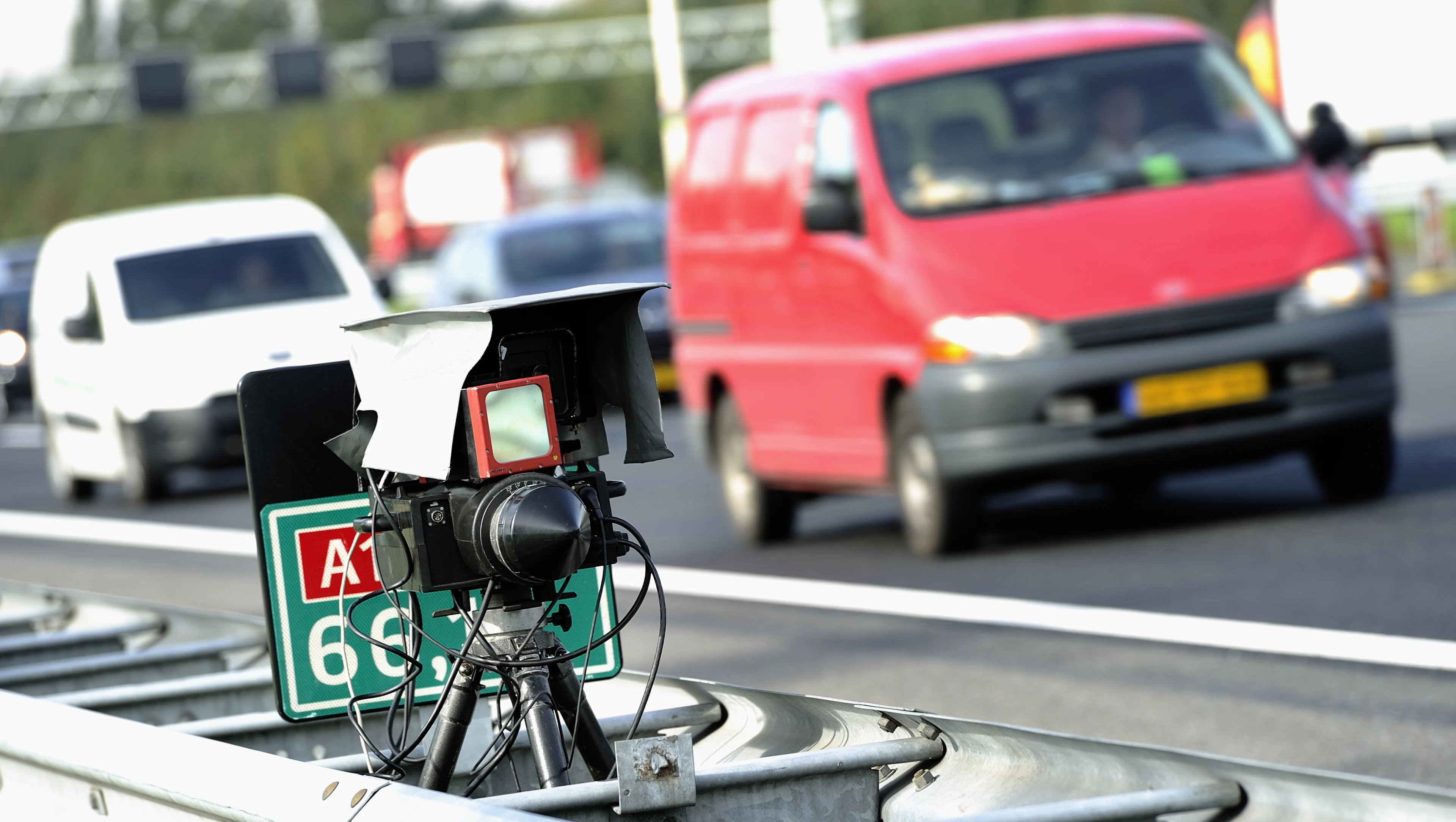 Flitsapps als Flitsmeister en Waze voortaan verboden op Duitse wegen